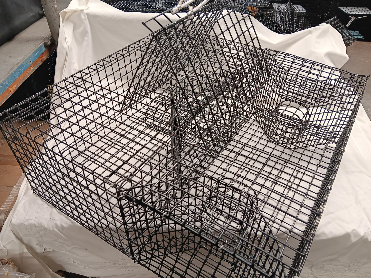 E-Z Catch # P-602 Commercial Grade Green & White Crabs Bait Catching Trap 16 Gauge, 24 X 24 X 9