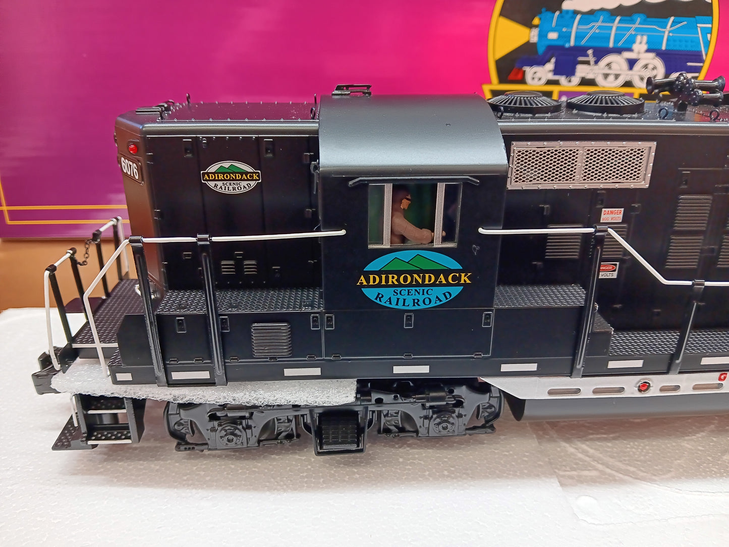 ( Now In Stock ) MTH Premier O Scale # 20-22024-1 ( Exclusive Custom Run ) Adirondack & St. Lawrence GP-9 # 6076