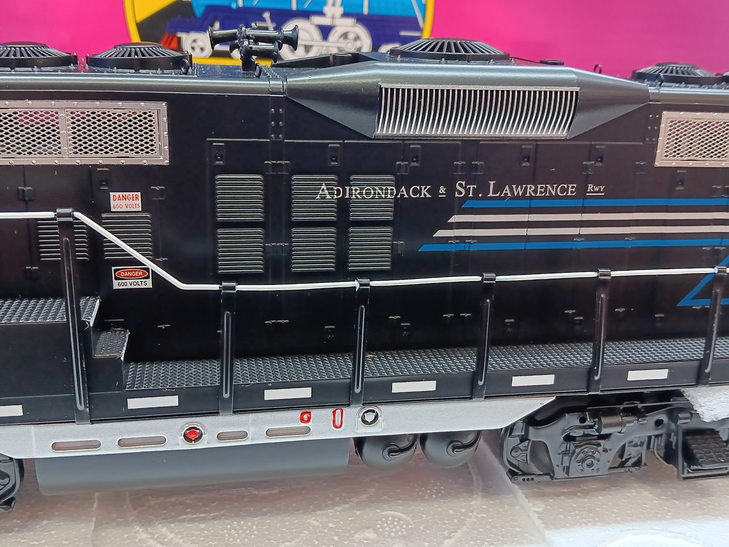 ( Now In Stock ) MTH Premier O Scale # 20-22024-1 ( Exclusive Custom Run ) Adirondack & St. Lawrence GP-9 # 6076
