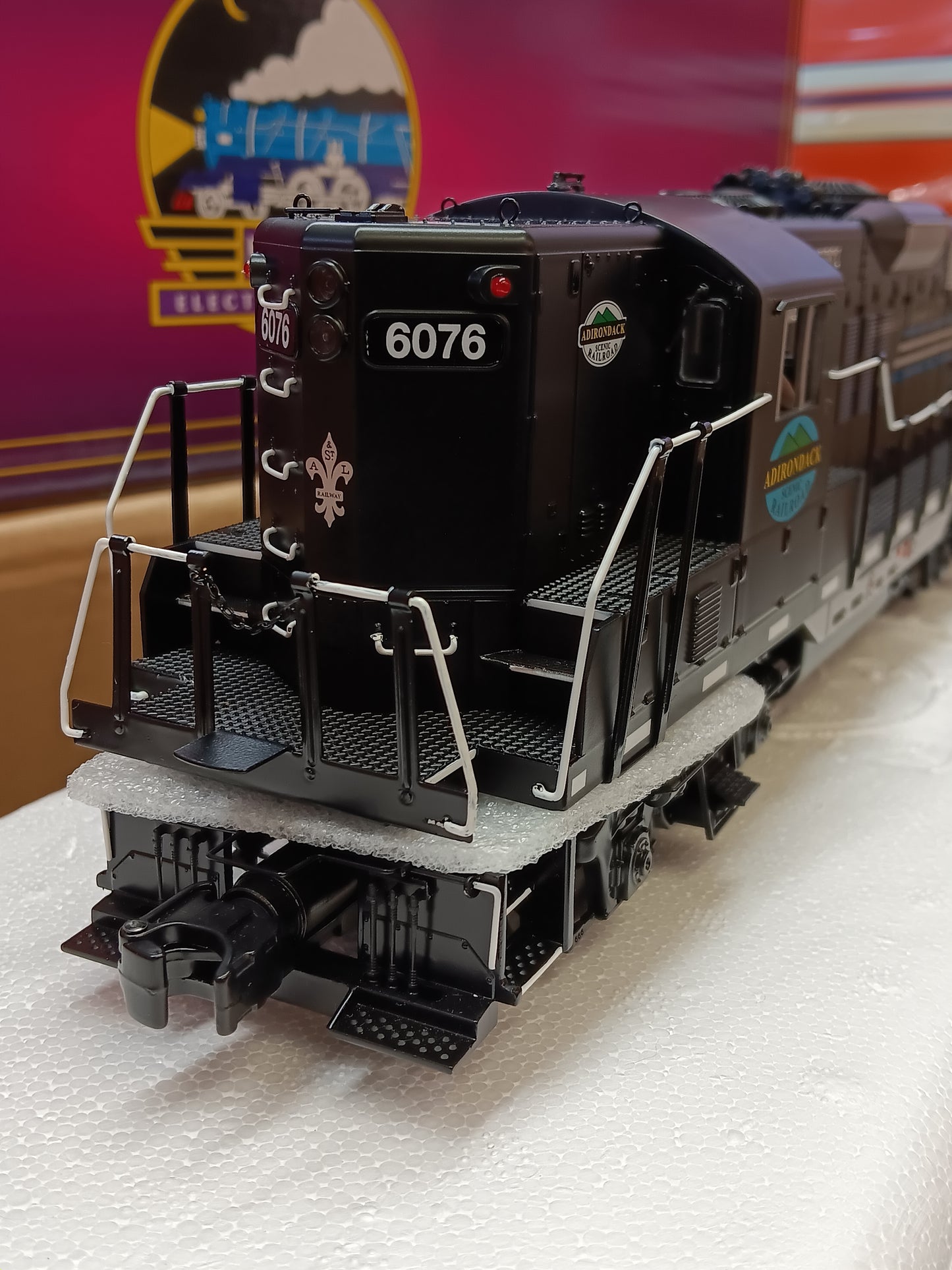( Now In Stock ) MTH Premier O Scale # 20-22024-1 ( Exclusive Custom Run ) Adirondack & St. Lawrence GP-9 # 6076