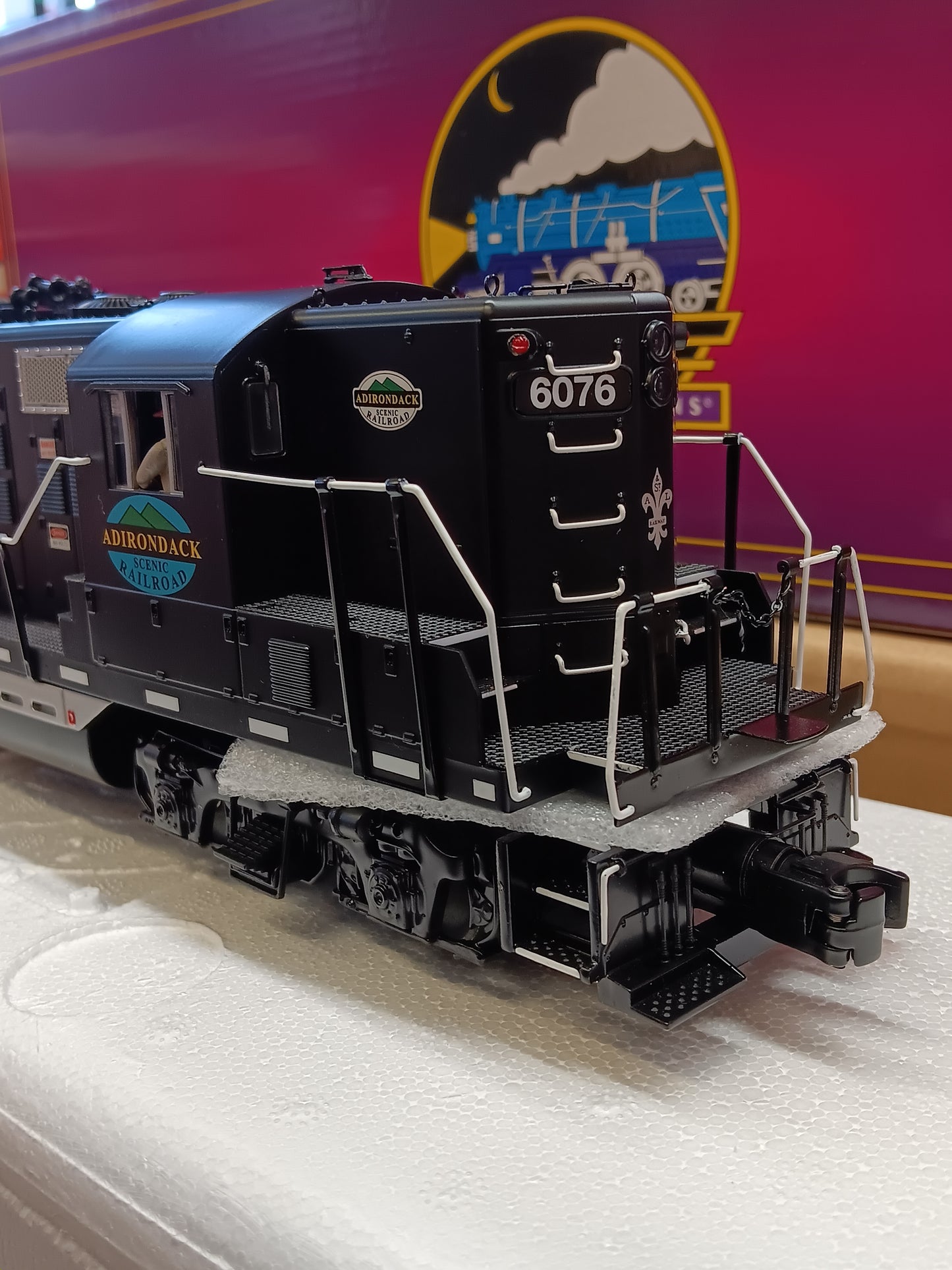 ( Now In Stock ) MTH Premier O Scale # 20-22024-1 ( Exclusive Custom Run ) Adirondack & St. Lawrence GP-9 # 6076