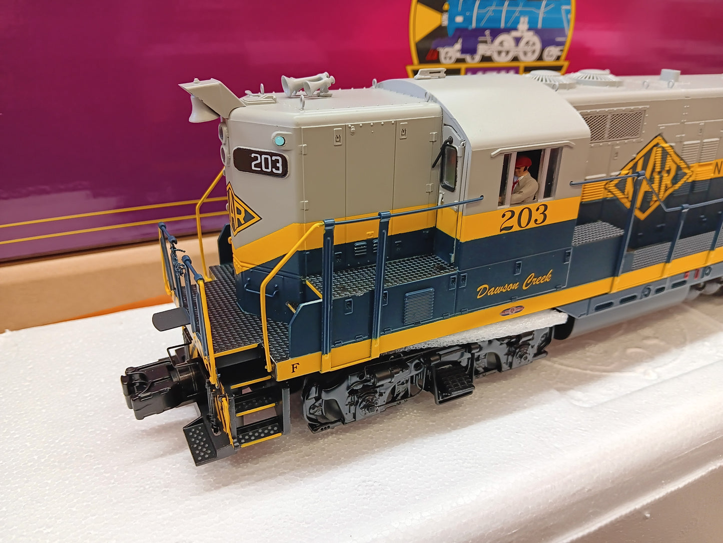 ( Now in Stock ) E-Z Catch Custom Northern Alberta Railway Cab 203 MTH Premier GP-9 # 20-22025-1