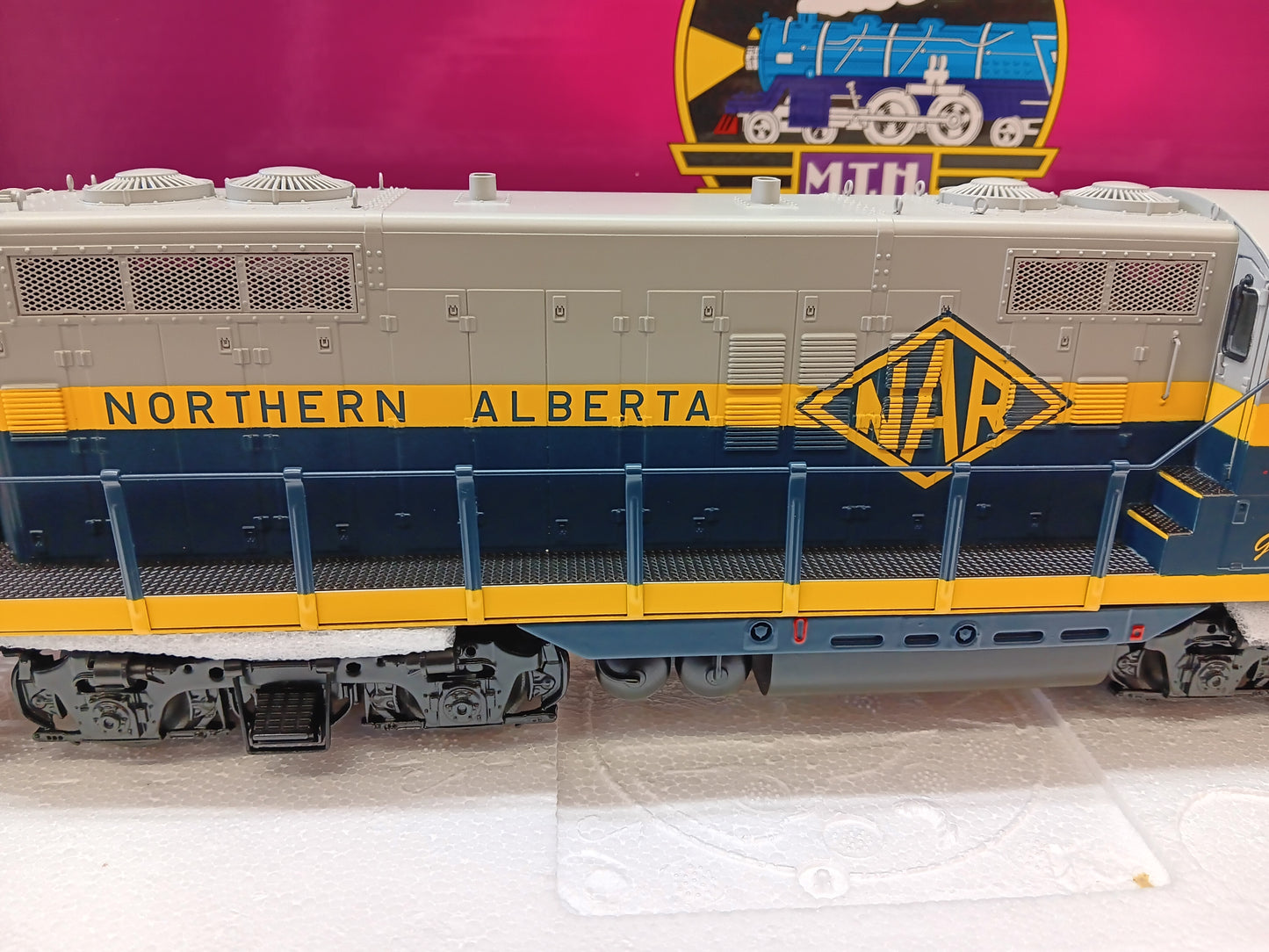 ( Now in Stock ) E-Z Catch Custom Northern Alberta Railway Cab # 206 MTH Premier GP-9 # 20-22026-1