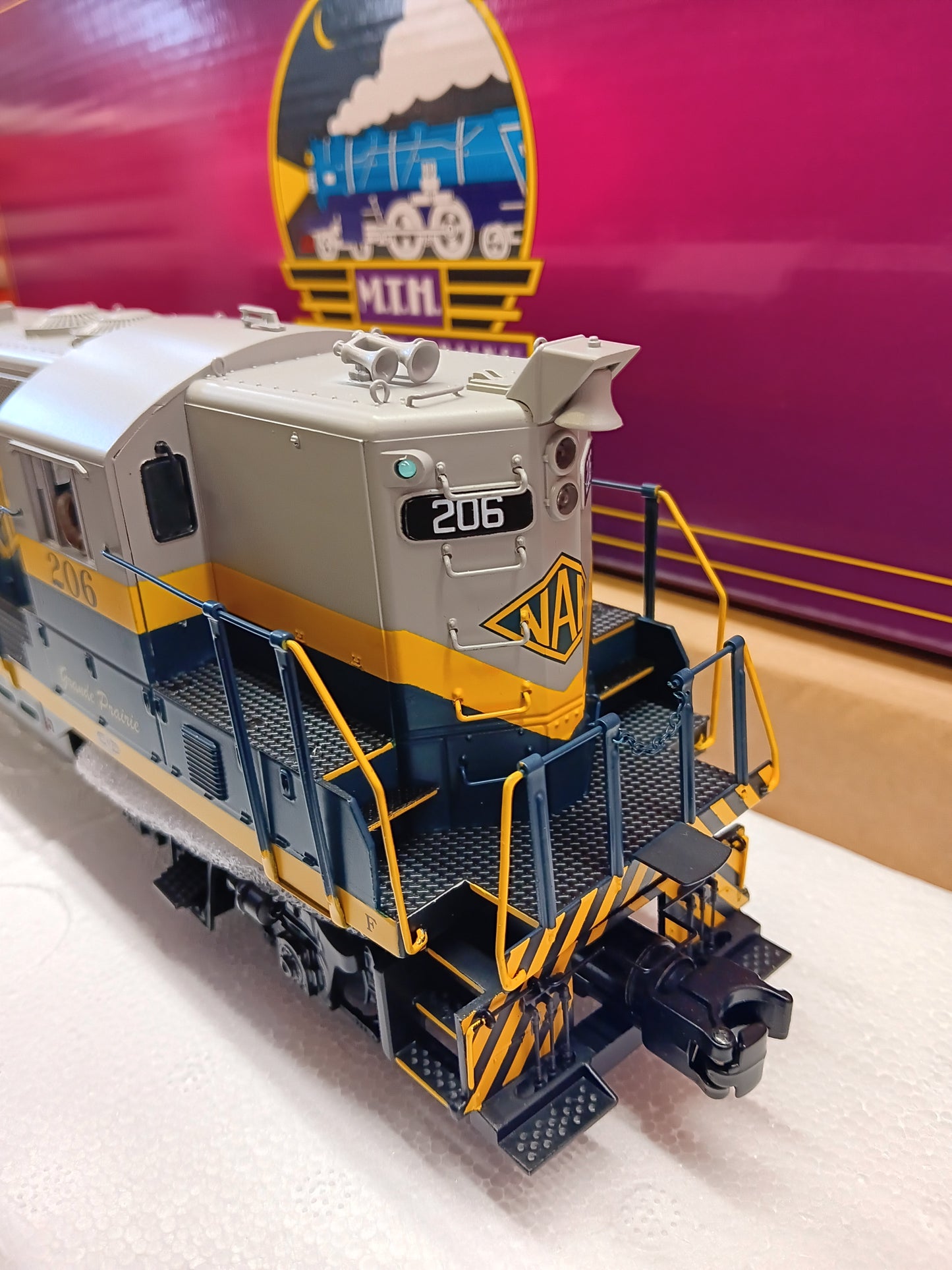 ( Now in Stock ) E-Z Catch Custom Northern Alberta Railway Cab # 206 MTH Premier GP-9 # 20-22026-1