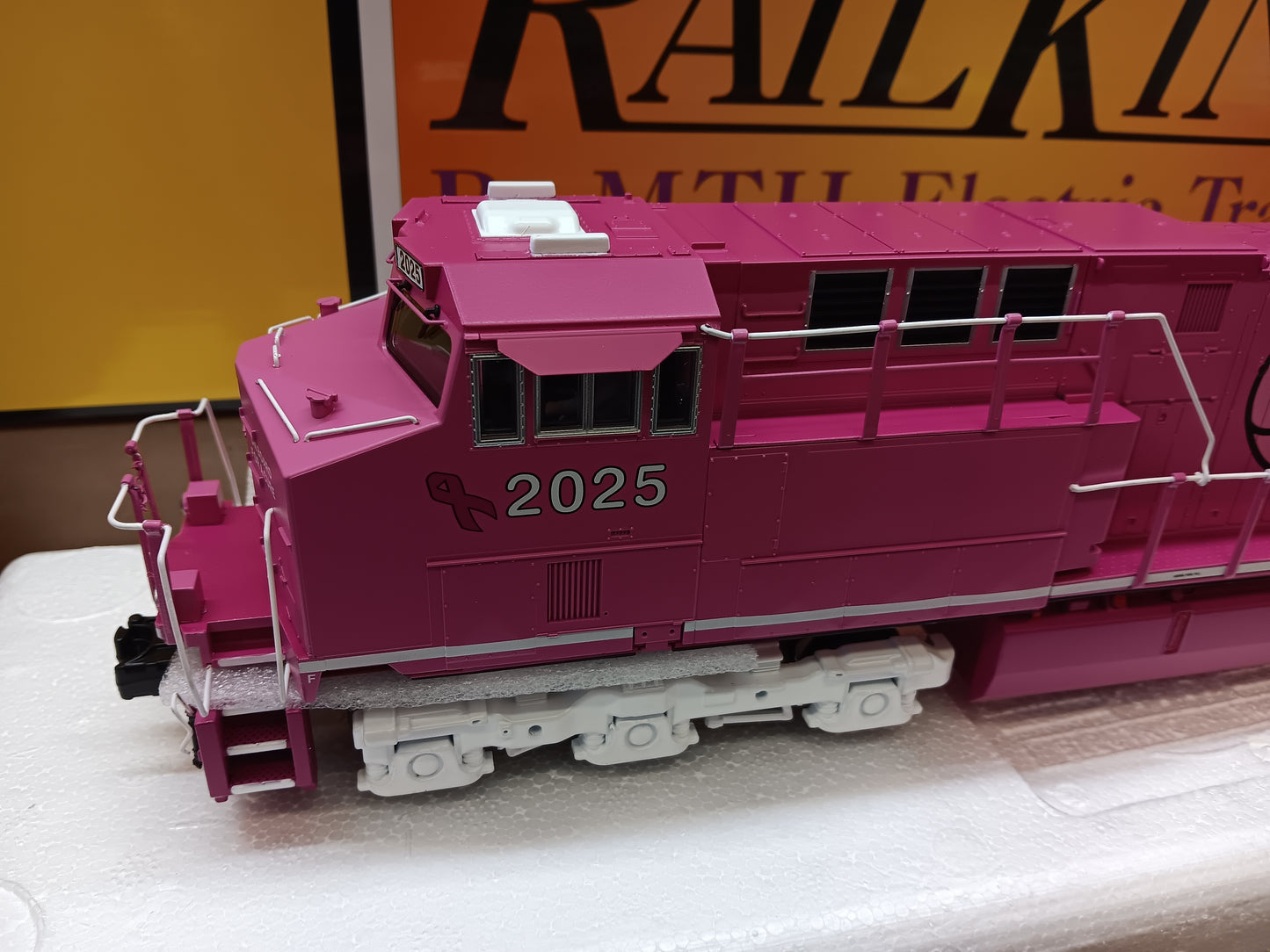 ( Now in Stock ) Cancer Awareness MTH # 30-21330-1 Custom Run E-Z Catch ES-44 with Pink Charging Lights