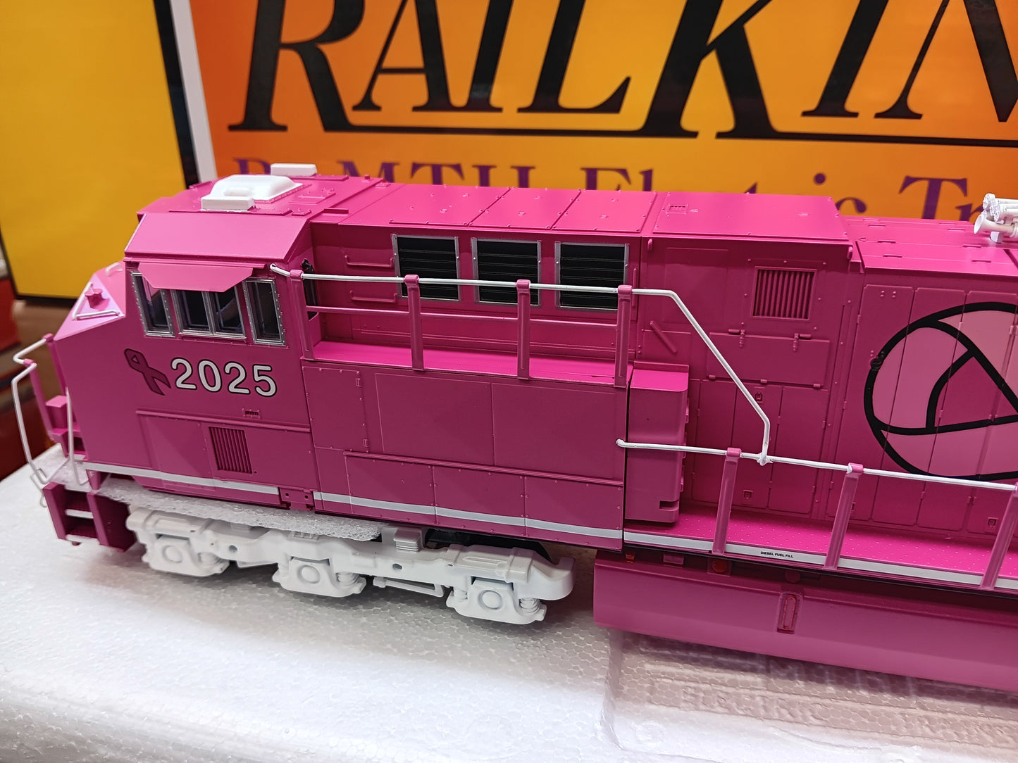 ( Now in Stock ) Cancer Awareness MTH # 30-21330-1 Custom Run E-Z Catch ES-44 with Pink Charging Lights
