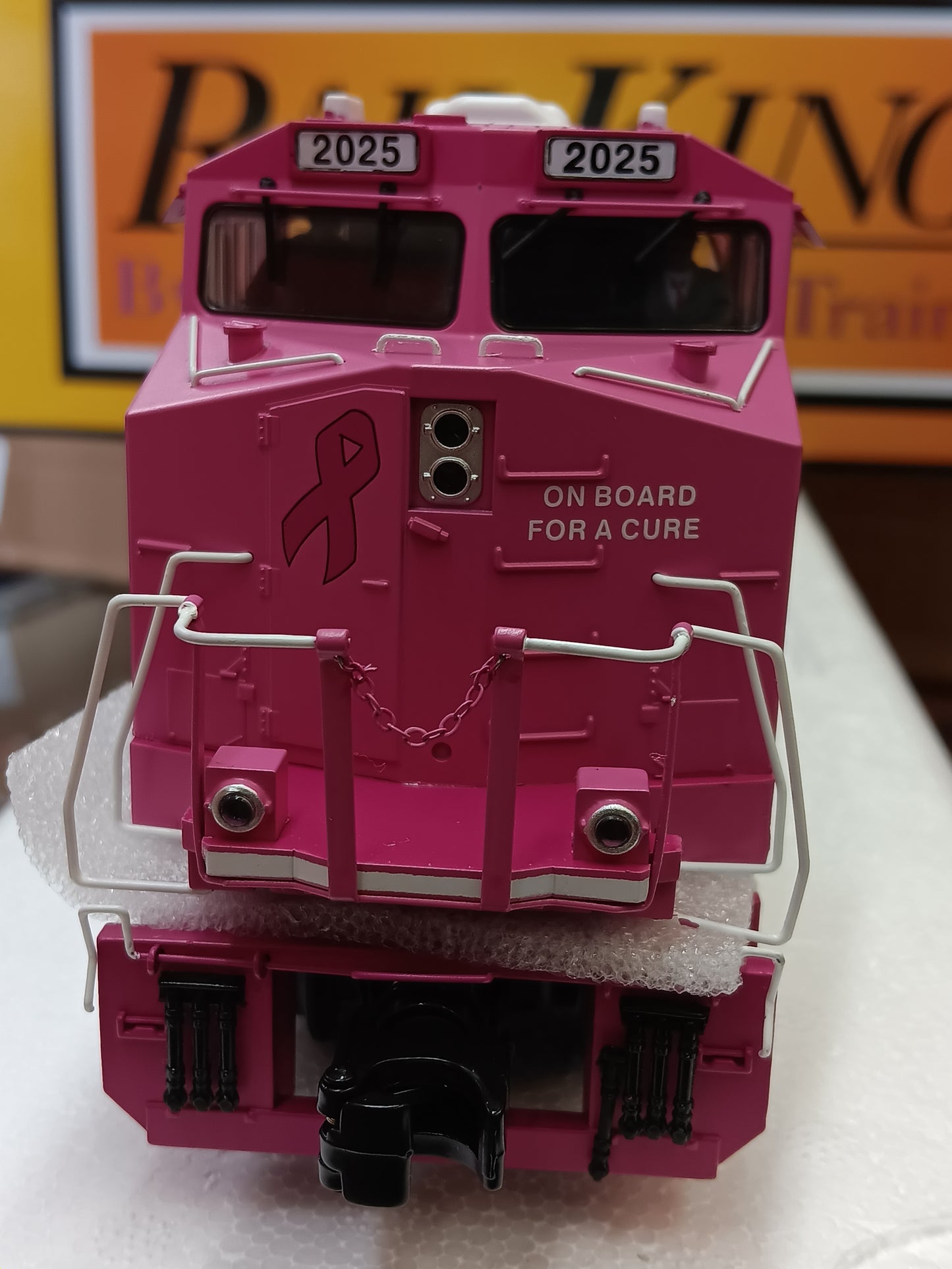( Now in Stock ) Cancer Awareness MTH # 30-21330-1 Custom Run E-Z Catch ES-44 with Pink Charging Lights