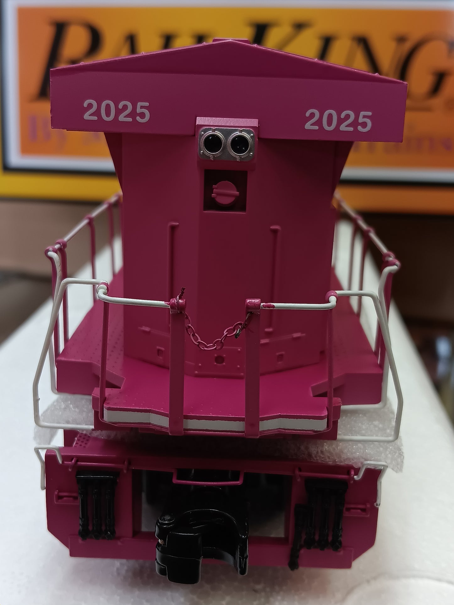 ( Now in Stock ) Cancer Awareness MTH # 30-21330-1 Custom Run E-Z Catch ES-44 with Pink Charging Lights