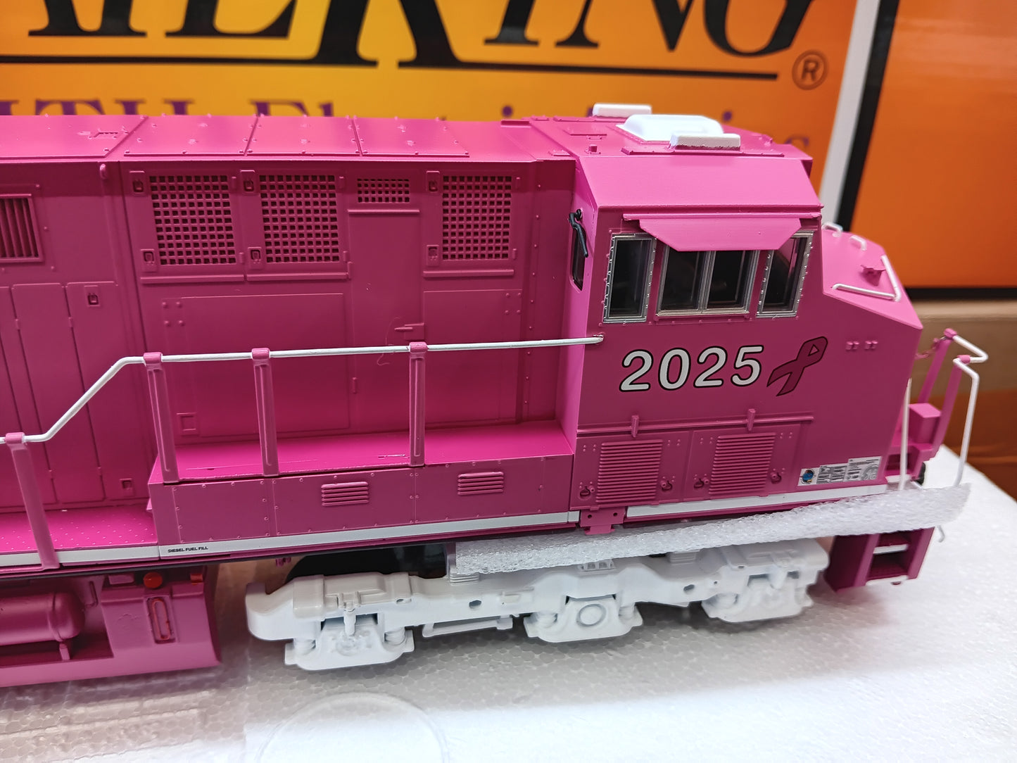 ( Now in Stock ) Cancer Awareness MTH # 30-21330-1 Custom Run E-Z Catch ES-44 with Pink Charging Lights