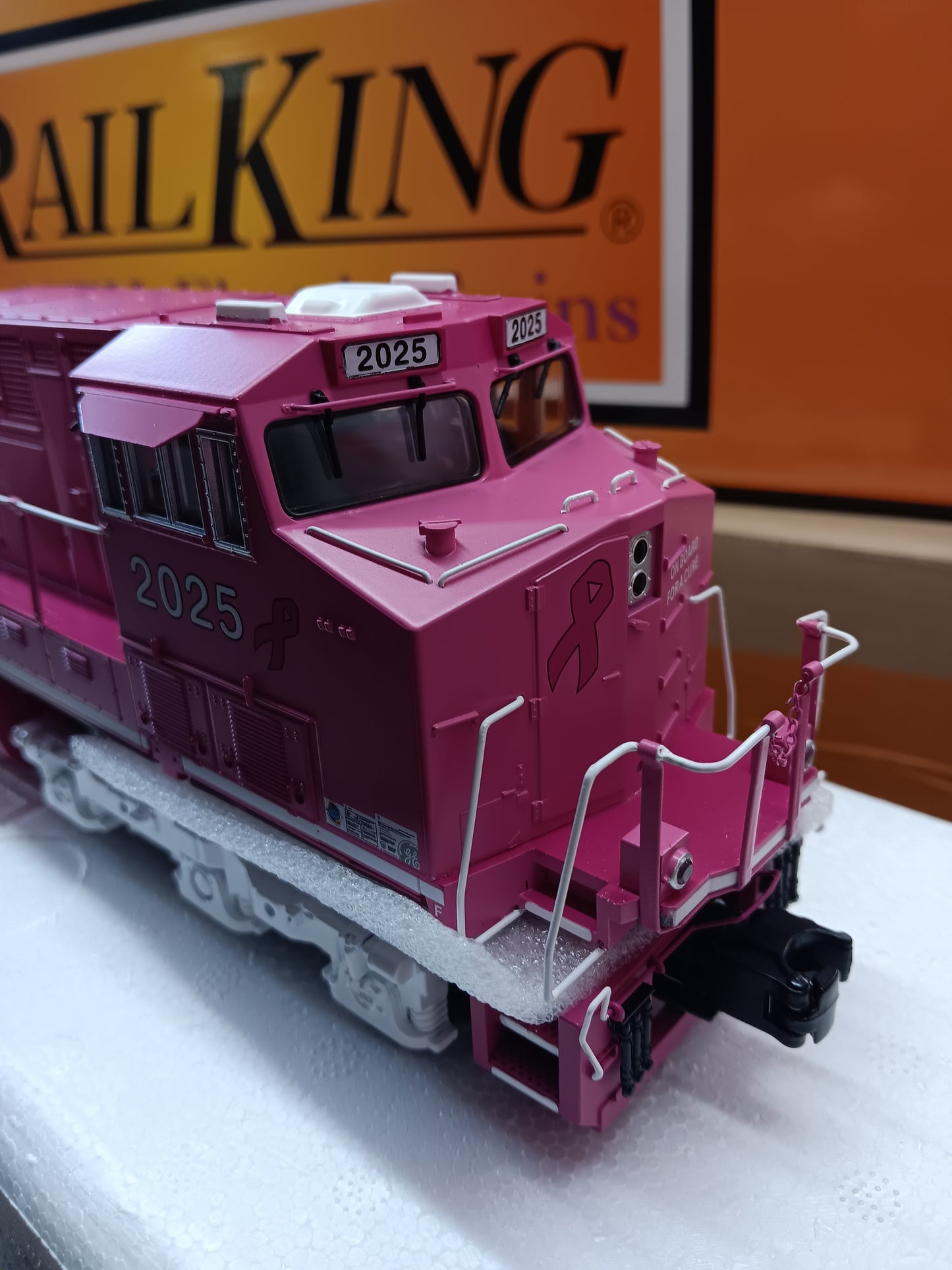 ( Now in Stock ) Cancer Awareness MTH # 30-21330-1 Custom Run E-Z Catch ES-44 with Pink Charging Lights
