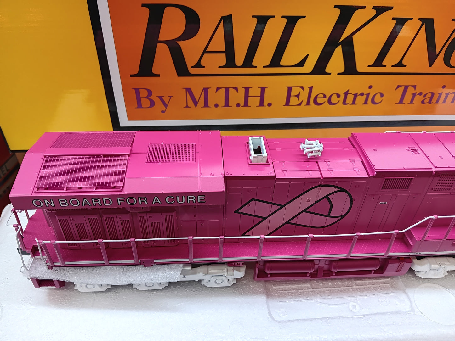 ( Now in Stock ) Cancer Awareness MTH # 30-21330-1 Custom Run E-Z Catch ES-44 with Pink Charging Lights