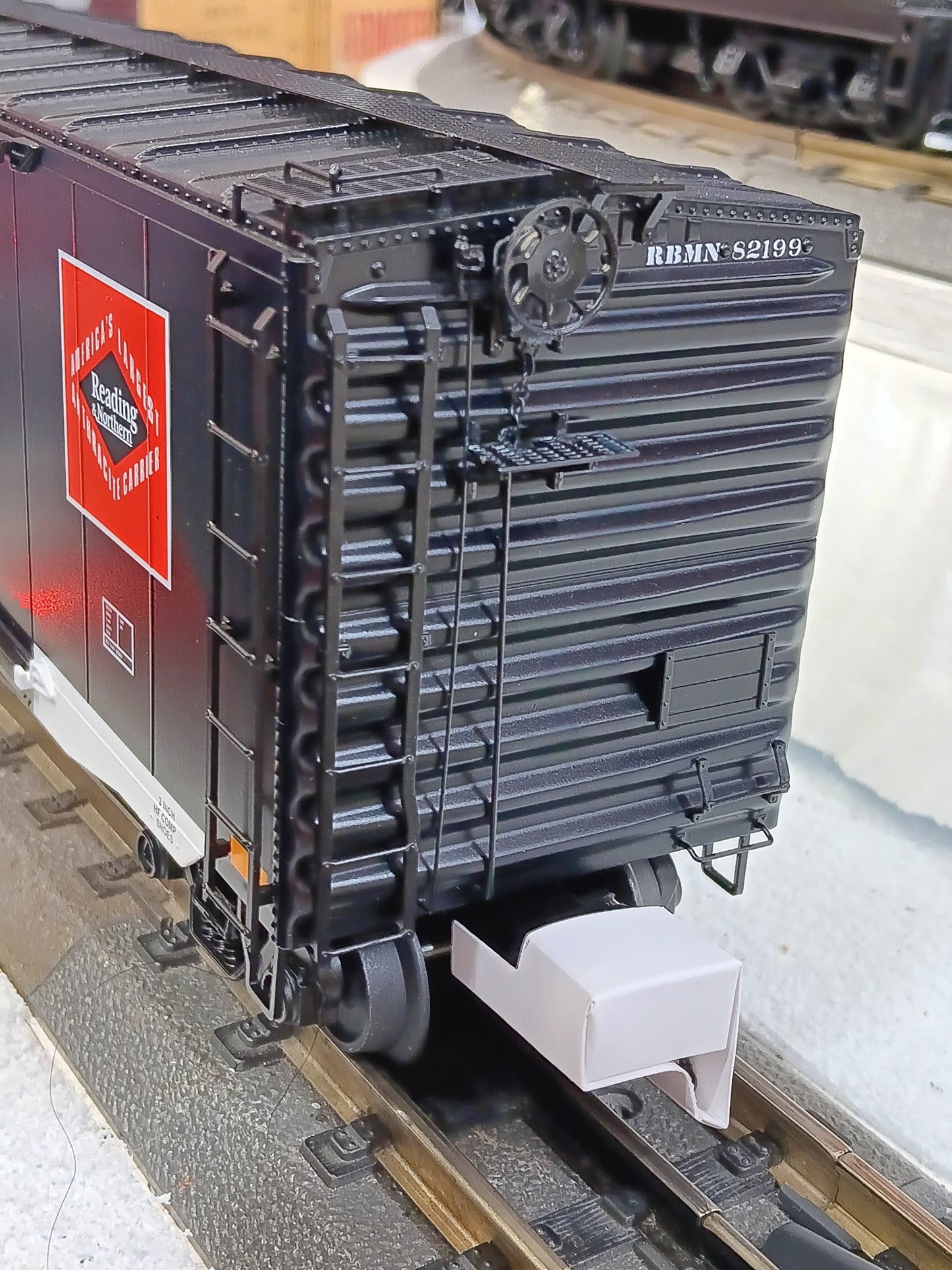 In Stock ( E-Z Catch Exclusive ) MTH PREMIER # 20-92437G RBM&N 50' PS-1 Box Car # 82199