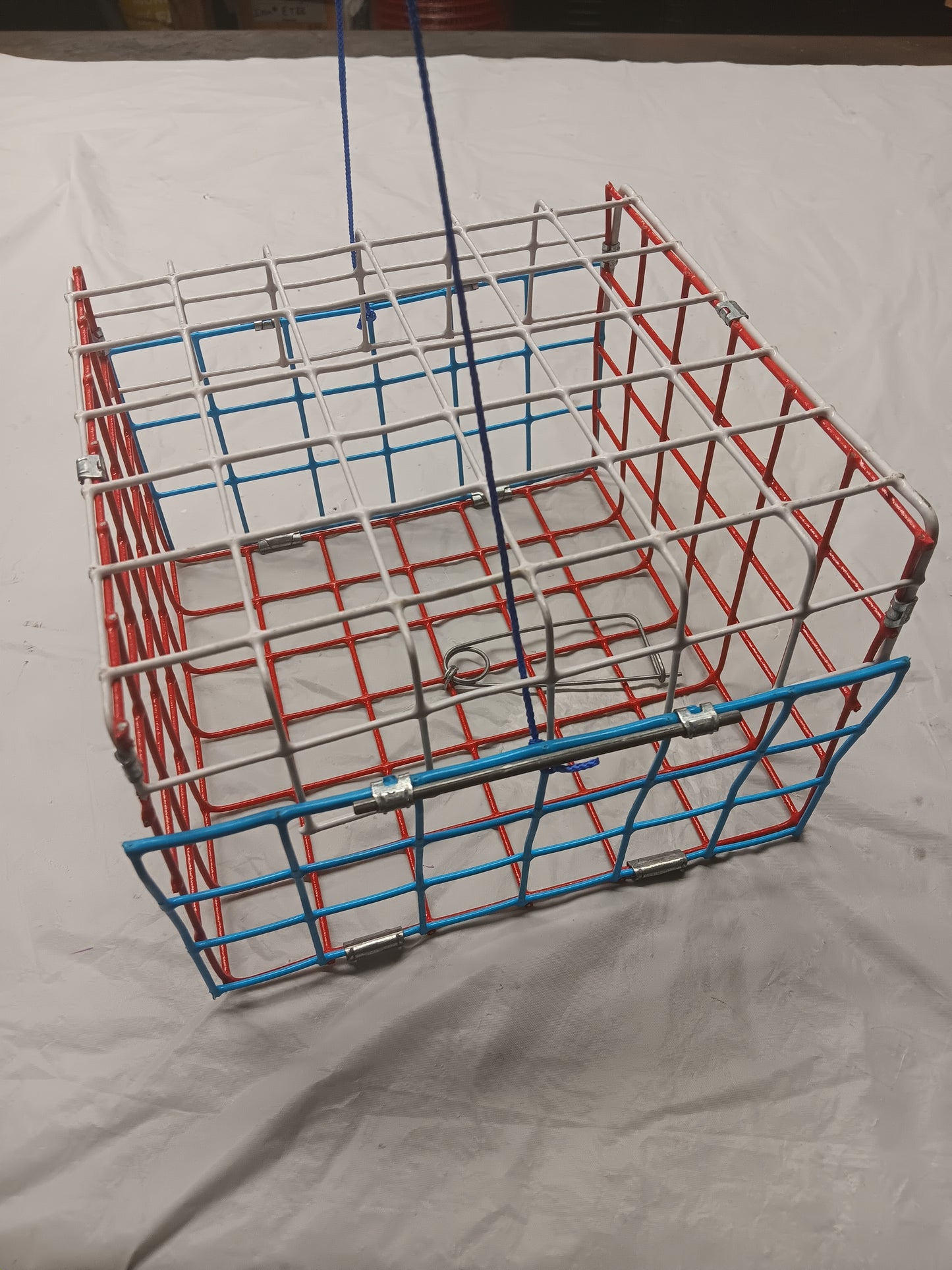 *PICK UP ONLY* E-Z Catch # P-400-RWB ( FIVE-PACK ) 2-Door Weekender Series Crab Trap with Bait Clip PVC Coated (Red, White, & Blue)