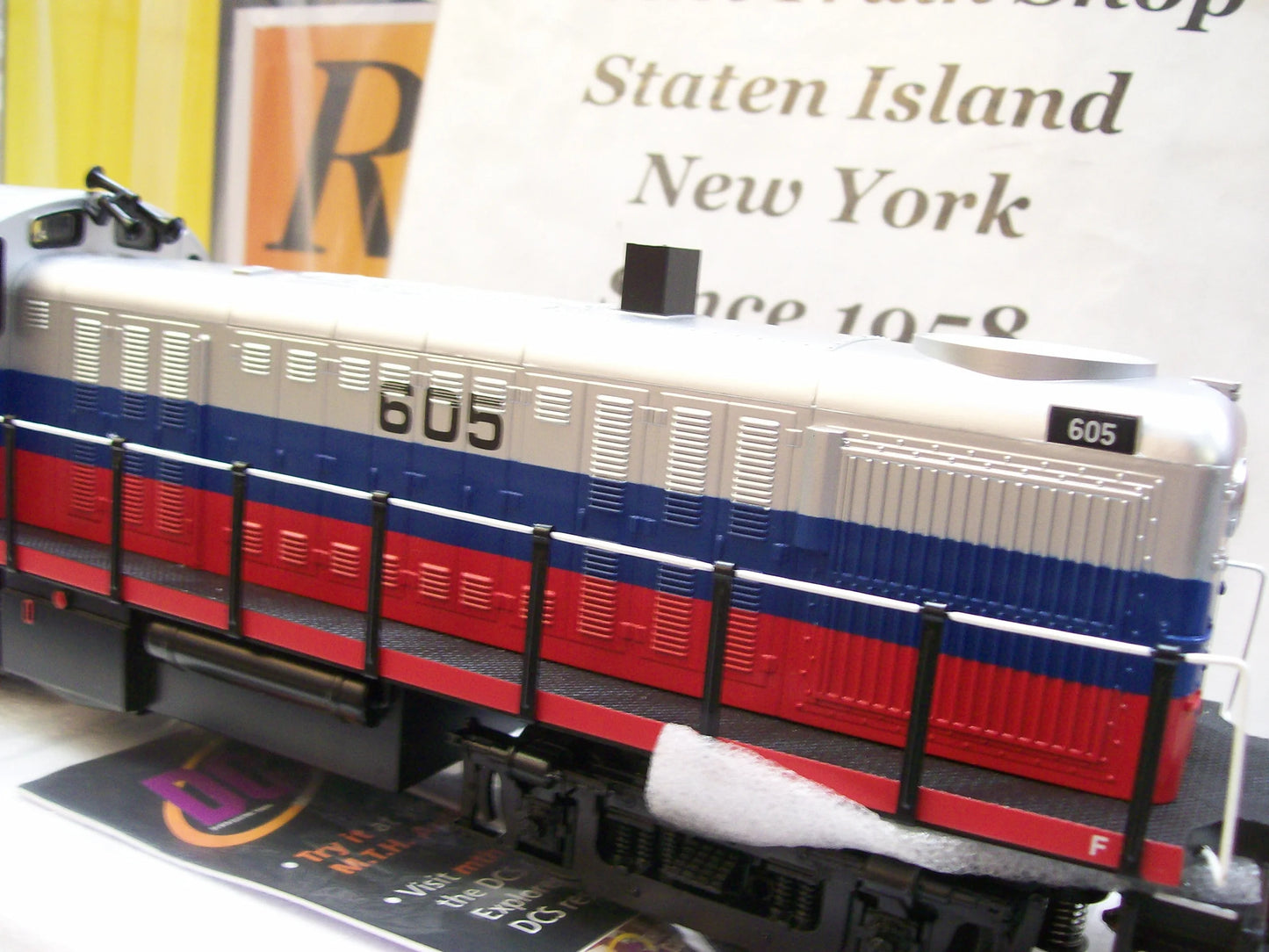 MTH Railking # 30-21193-1 ( Custom ) RS-3 Diesel Engine With Proto-Sound 3.0 - Metro North  Engine No. 605 ( with MTA Logo's )