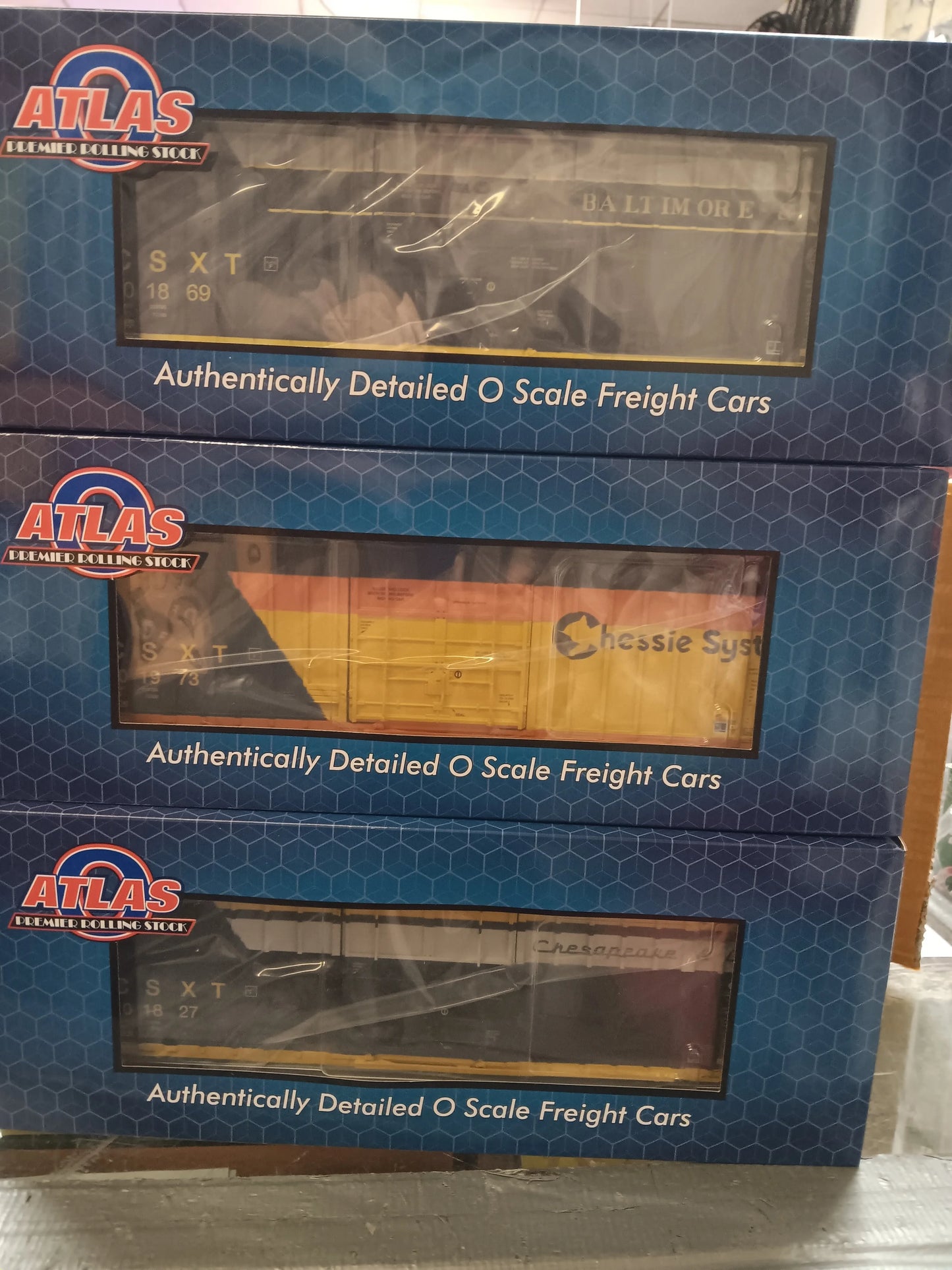 Atlas # 3001642 PREMIER O Scale 50' GUNDERSON HIGH CUBE BOX CAR 3 PACK CSX HERITAGE