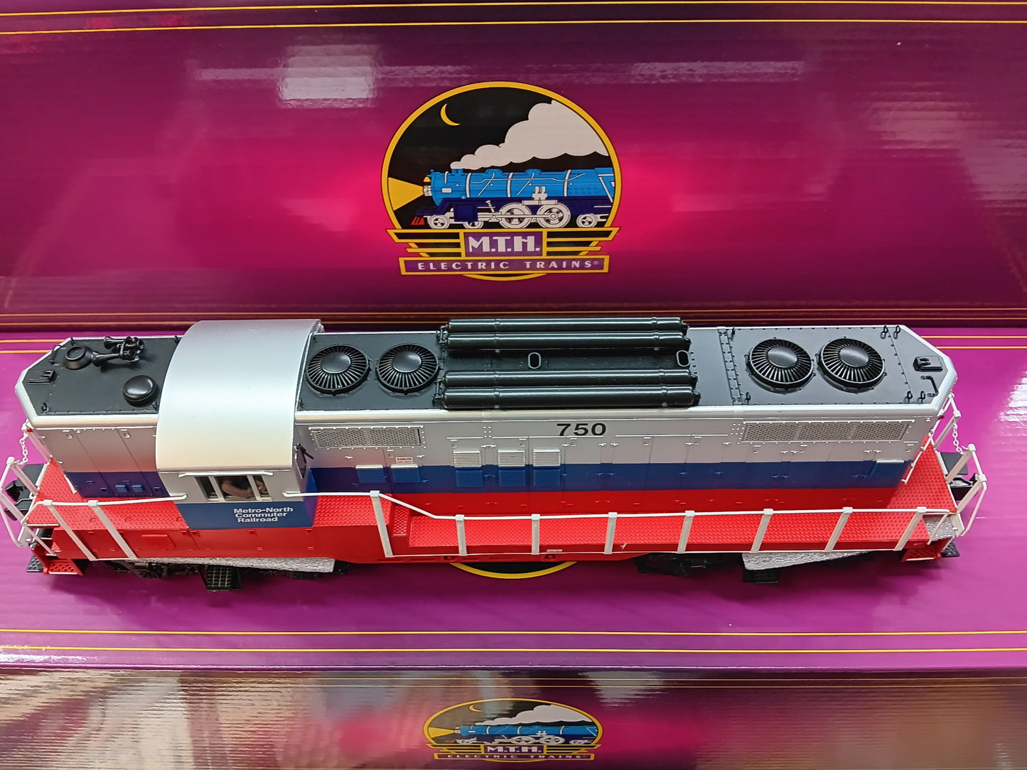 IN STOCK Exclusive E-Z Catch MTH Premier Metro North GP-9 ( Cab 750 )