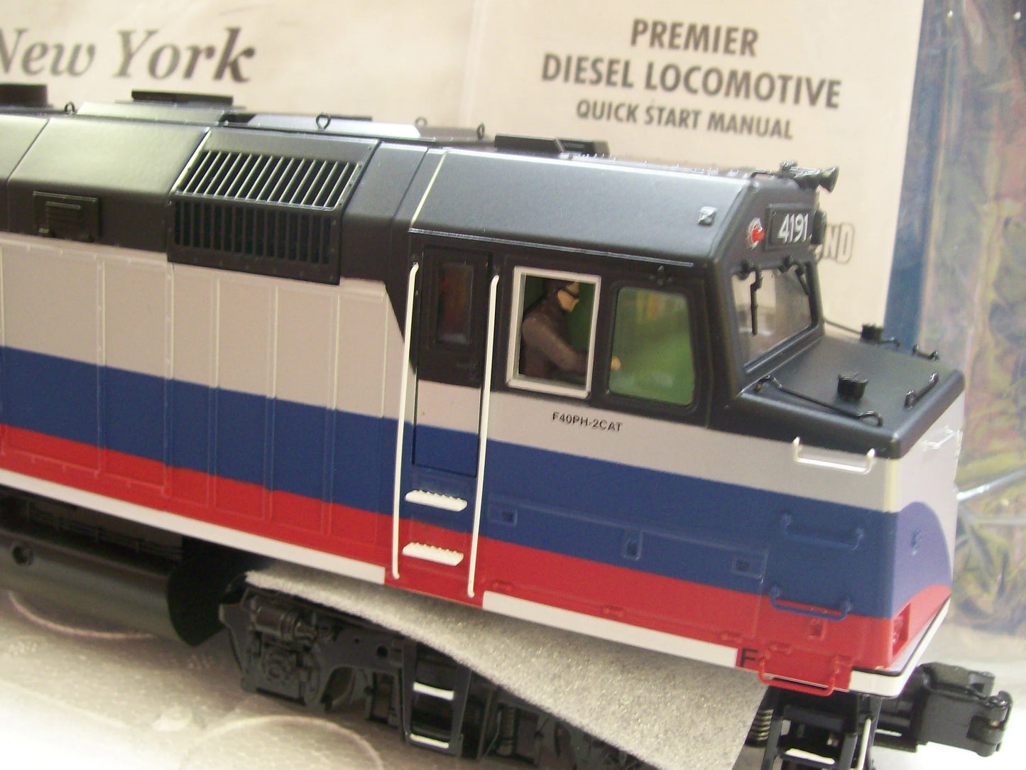 ( Sold Out ) Atlas O Scale Premier # 30138036 Metro North F40-PH Locomotive Cab # 4191
