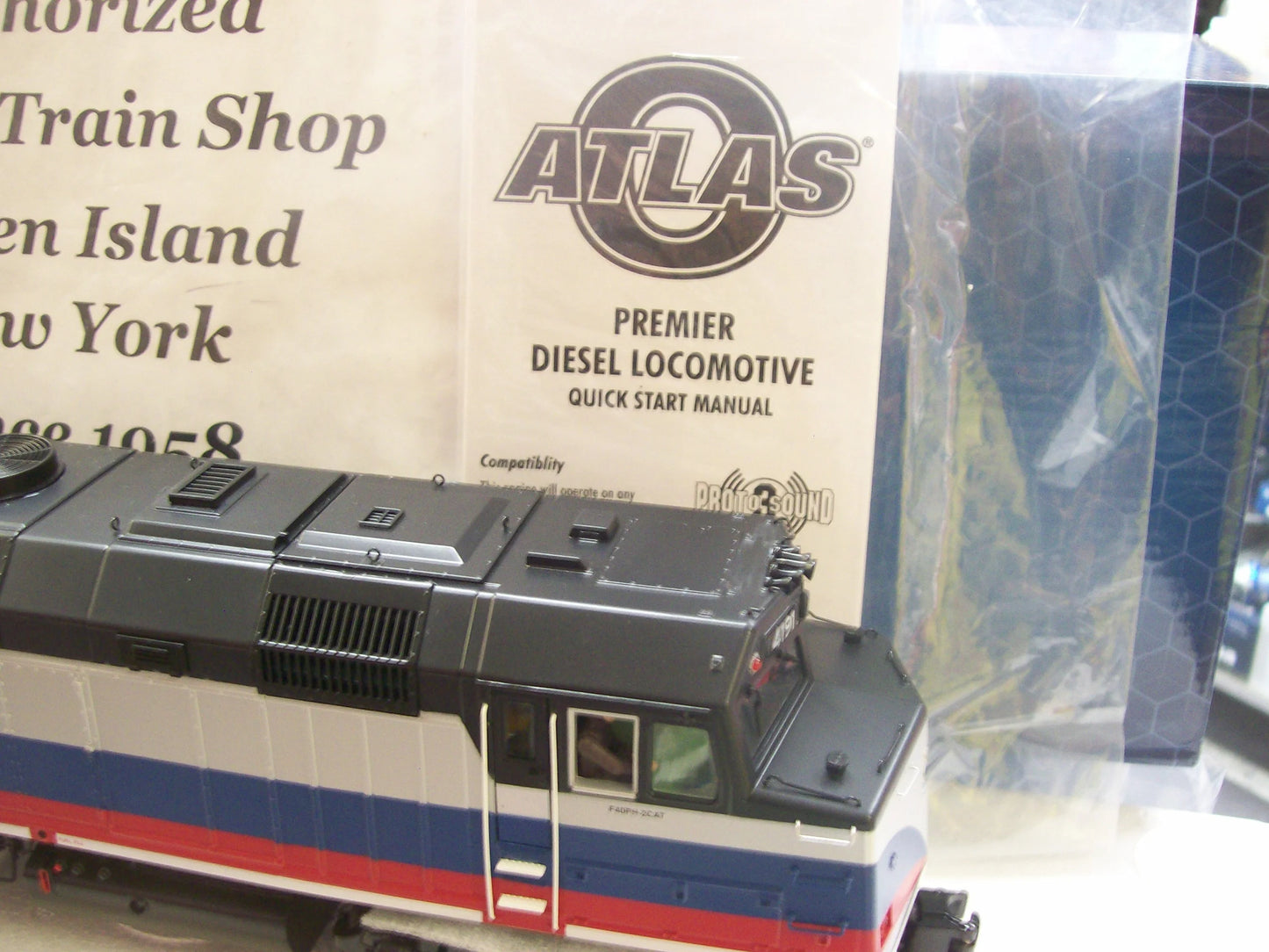 ( Sold Out ) Atlas O Scale Premier # 30138036 Metro North F40-PH Locomotive Cab # 4191