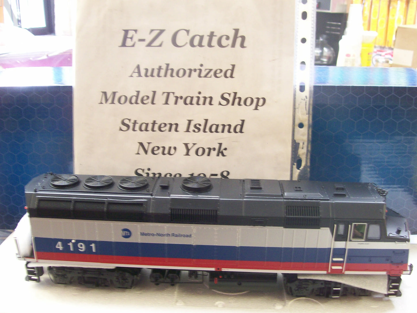 ( Sold Out ) Atlas O Scale Premier # 30138036 Metro North F40-PH Locomotive Cab # 4191