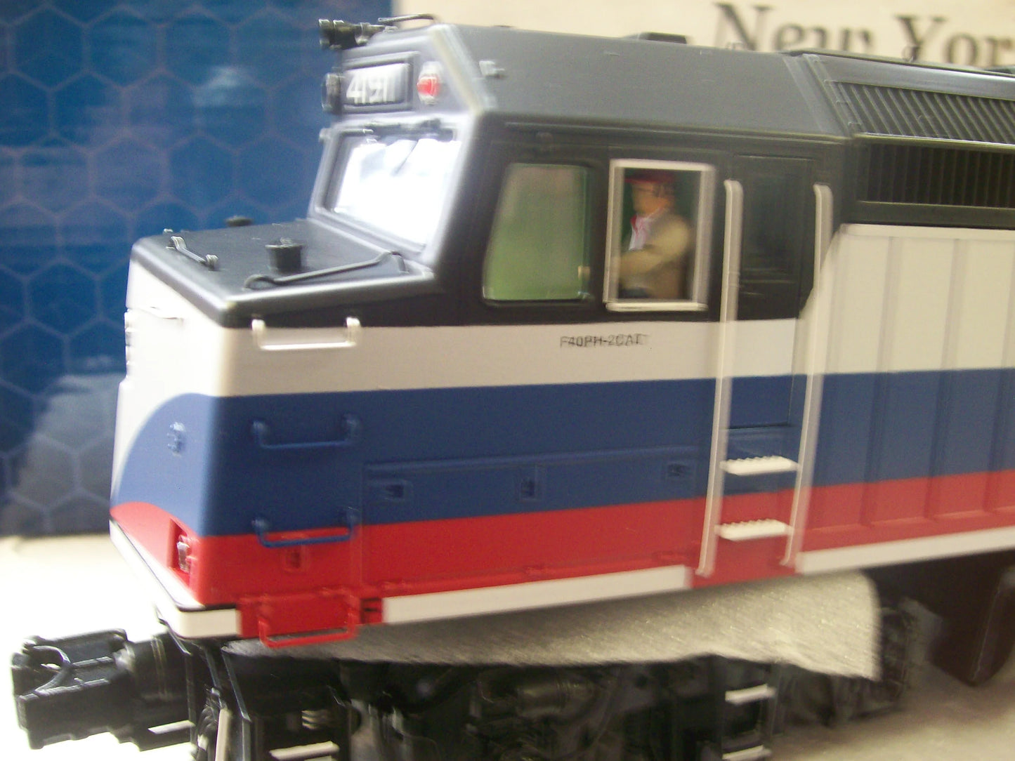 ( Sold Out ) Atlas O Scale Premier # 30138036 Metro North F40-PH Locomotive Cab # 4191