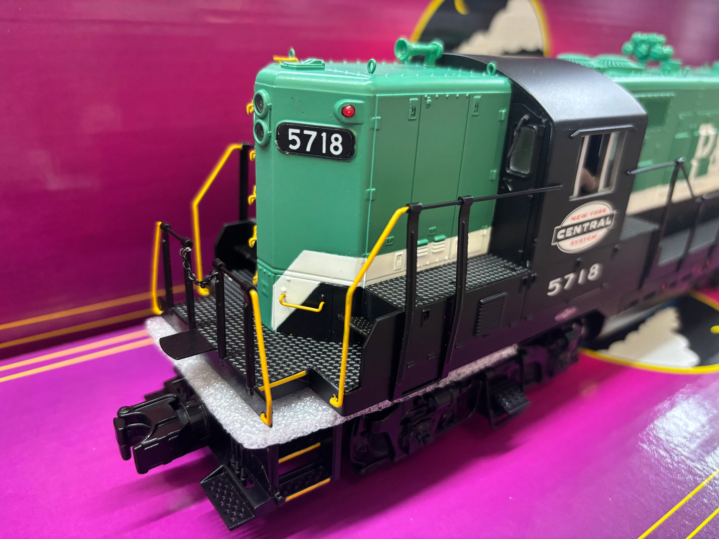 NOW IN STOCK E-Z Catch MTH Premier O Scale # 20-22020-1 ( Exclusive Custom Run ) Pittsburgh & Lake Erie GP-7 Diesel