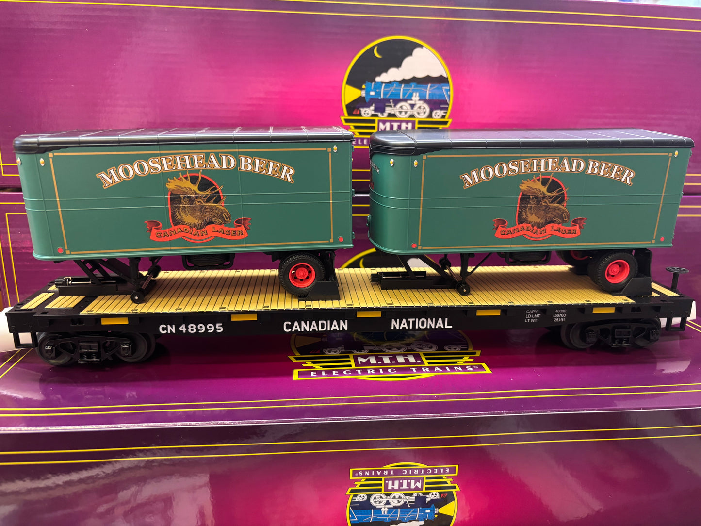 E-Z Catch Custom MTH Premier Canadian National Flat with Moosehead Beer Pup Trailers Rd # 48995