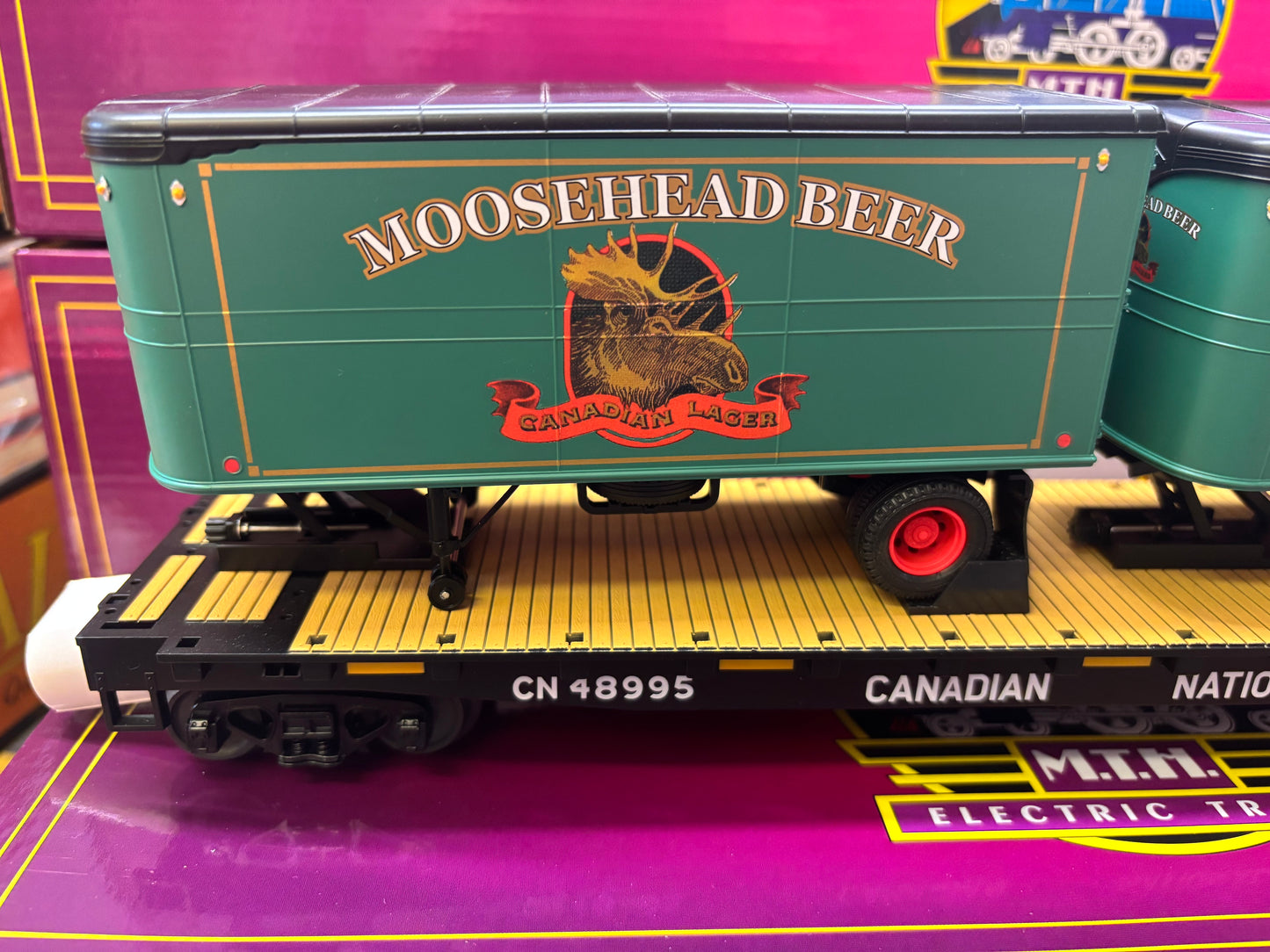 E-Z Catch Custom MTH Premier Canadian National Flat with Moosehead Beer Pup Trailers Rd # 48995