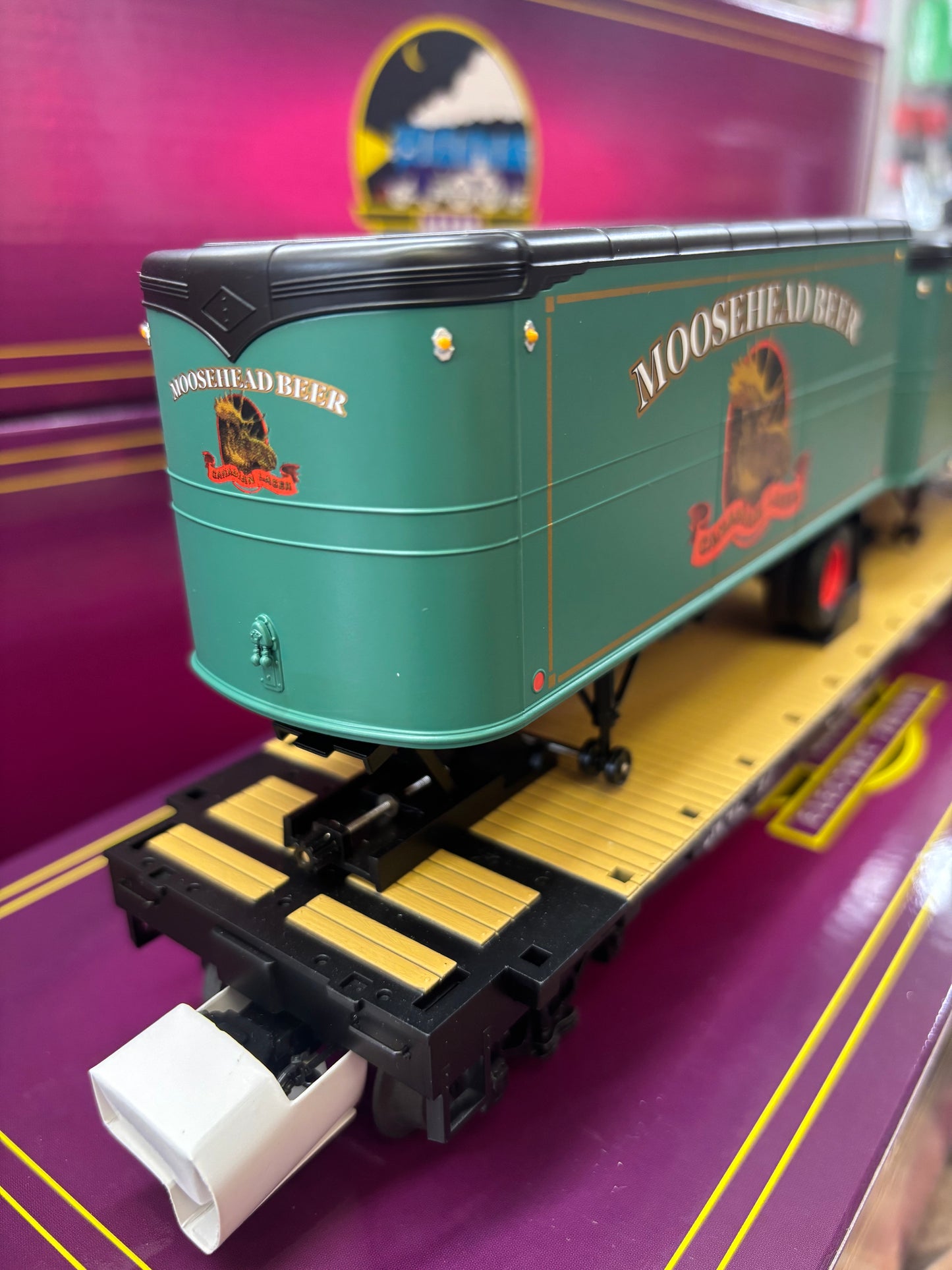 E-Z Catch Custom MTH Premier # 20-95760 Canadian National Flat with Moosehead Beer Pup Trailers Rd # 48997
