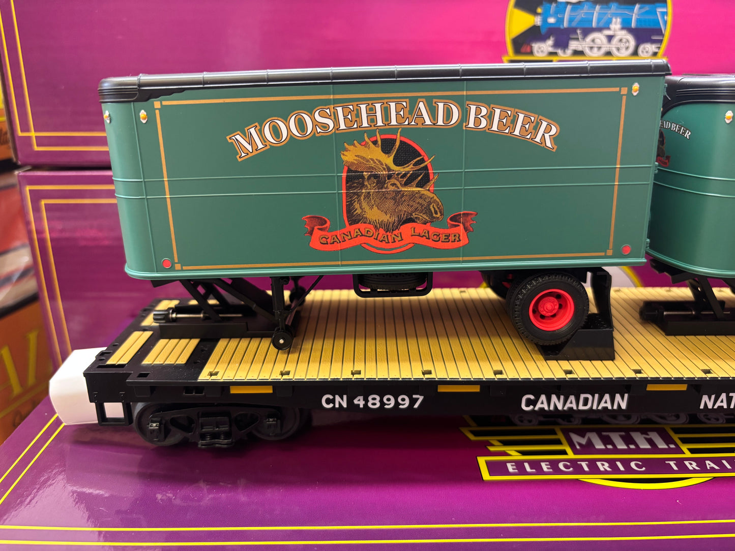 E-Z Catch Custom MTH Premier # 20-95760 Canadian National Flat with Moosehead Beer Pup Trailers Rd # 48997