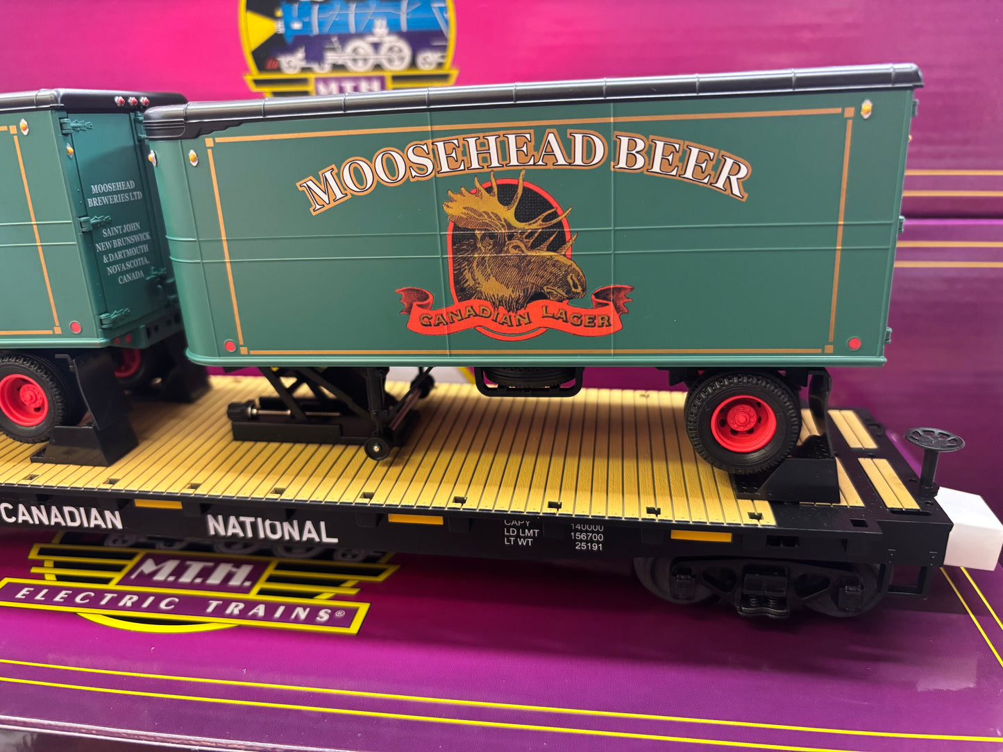 E-Z Catch Custom MTH Premier # 20-95760 Canadian National Flat with Moosehead Beer Pup Trailers Rd # 48997
