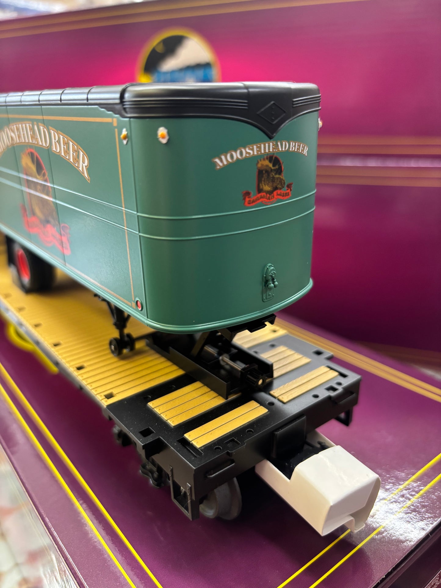 E-Z Catch Custom MTH Premier # 20-95760 Canadian National Flat with Moosehead Beer Pup Trailers Rd # 48997