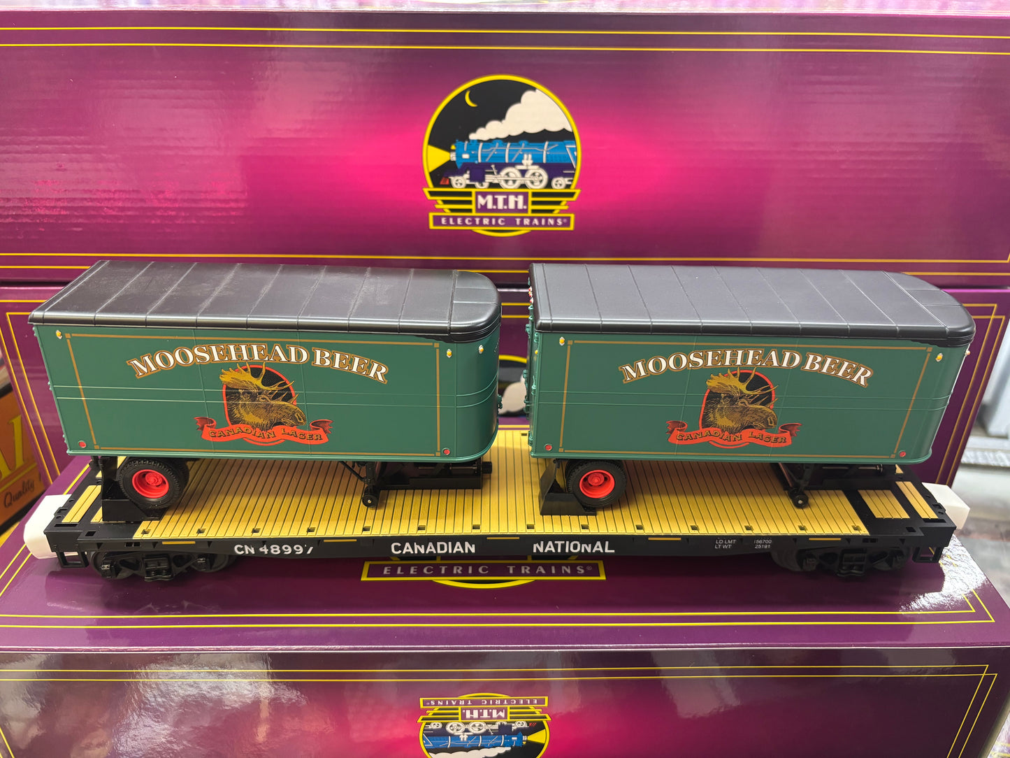 E-Z Catch Custom MTH Premier # 20-95760 Canadian National Flat with Moosehead Beer Pup Trailers Rd # 48997