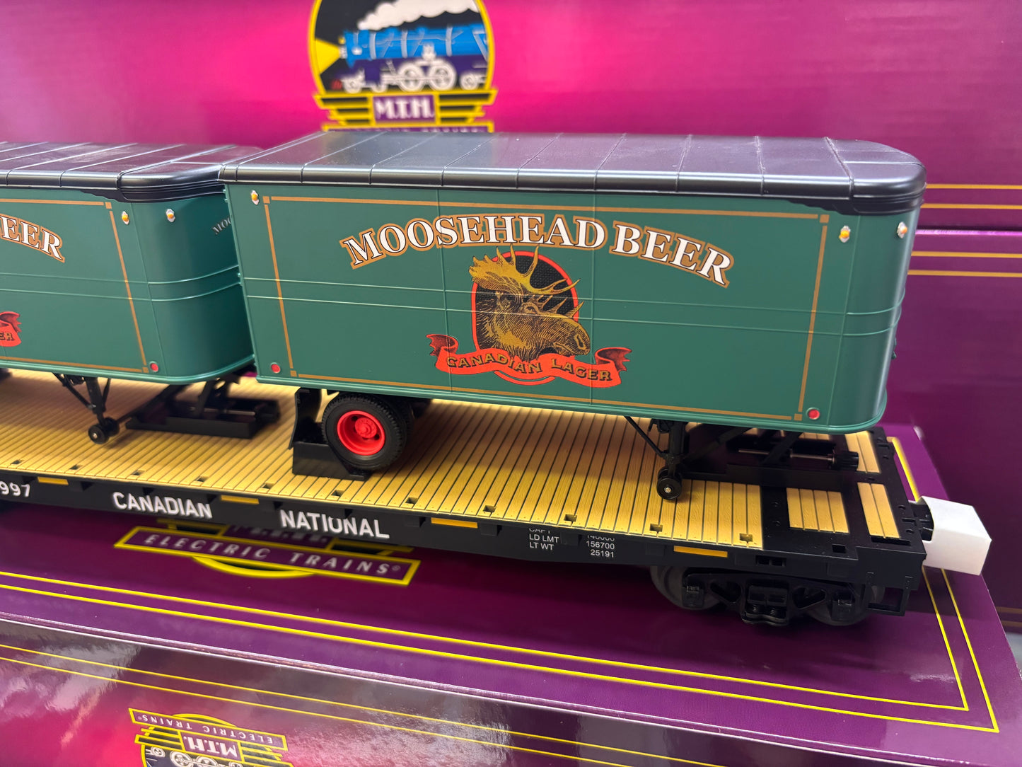 E-Z Catch Custom MTH Premier # 20-95760 Canadian National Flat with Moosehead Beer Pup Trailers Rd # 48997