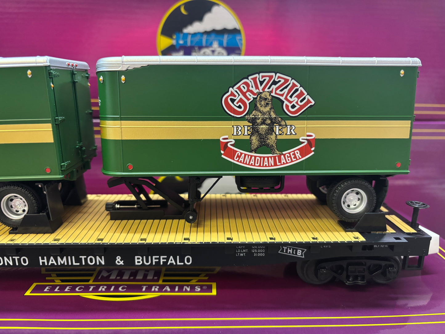 E-Z Catch Custom MTH # 20-95762 Toranto Hamilton & Buffalo Flatcar w/ Grizzly Beer Pup # 1899
