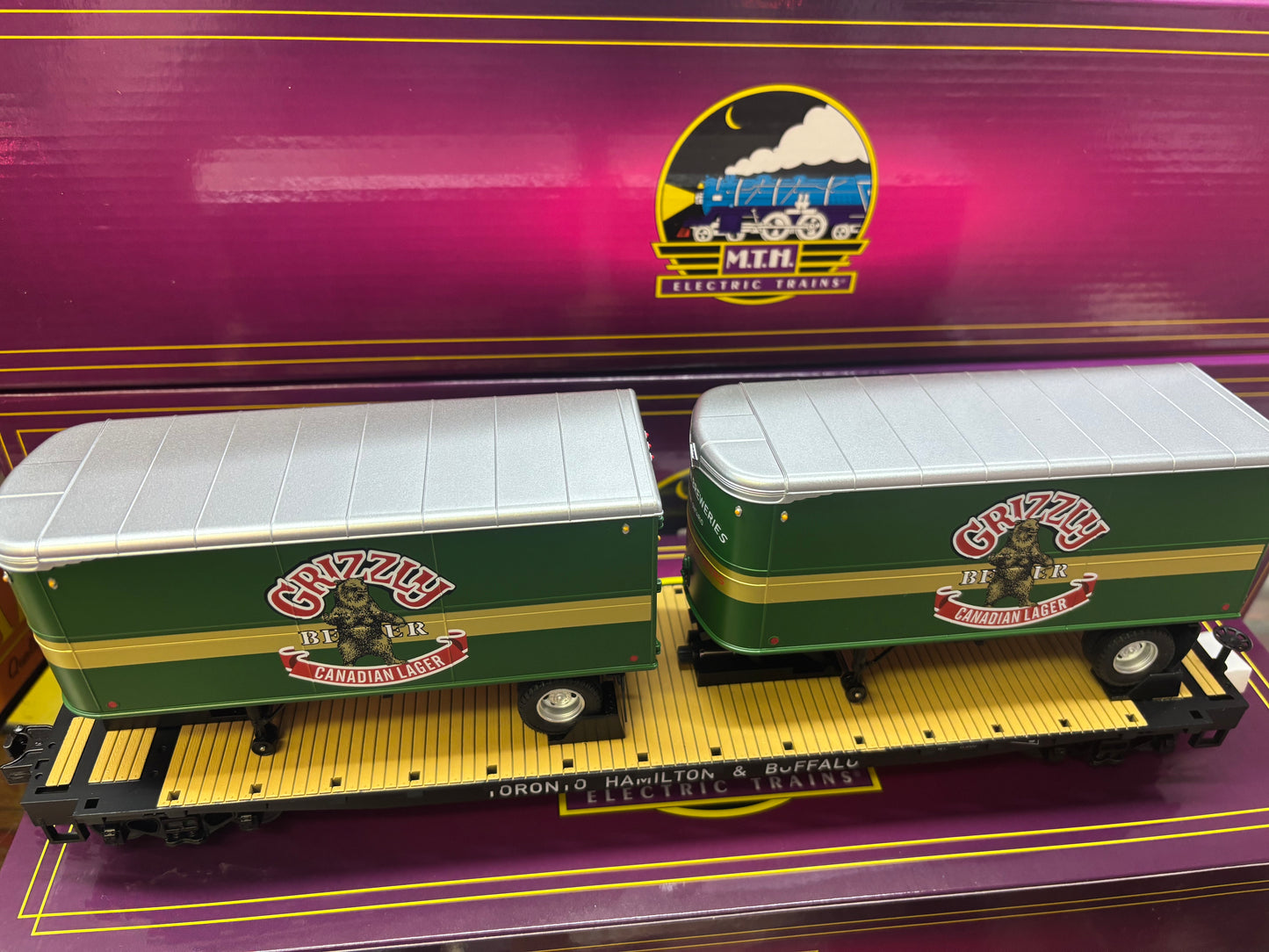 E-Z Catch Custom MTH # 20-95762 Toranto Hamilton & Buffalo Flatcar w/ Grizzly Beer Pup # 1899