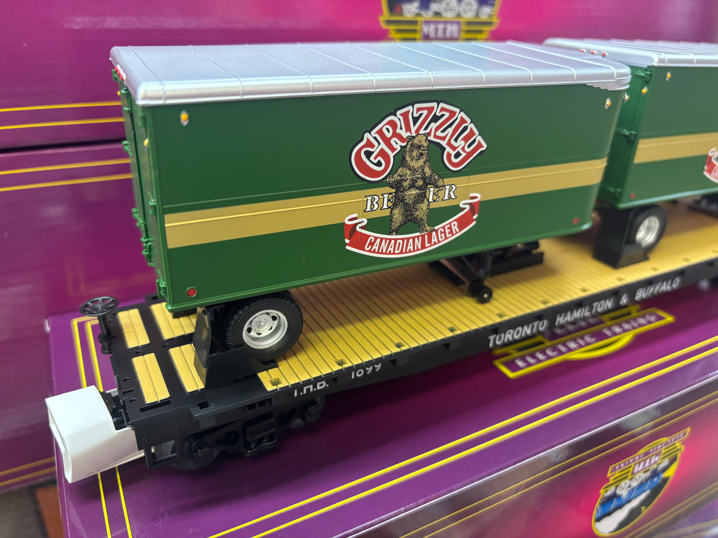 E-Z Catch Custom MTH # 20-95762 Toranto Hamilton & Buffalo Flatcar w/ Grizzly Beer Pup # 1899