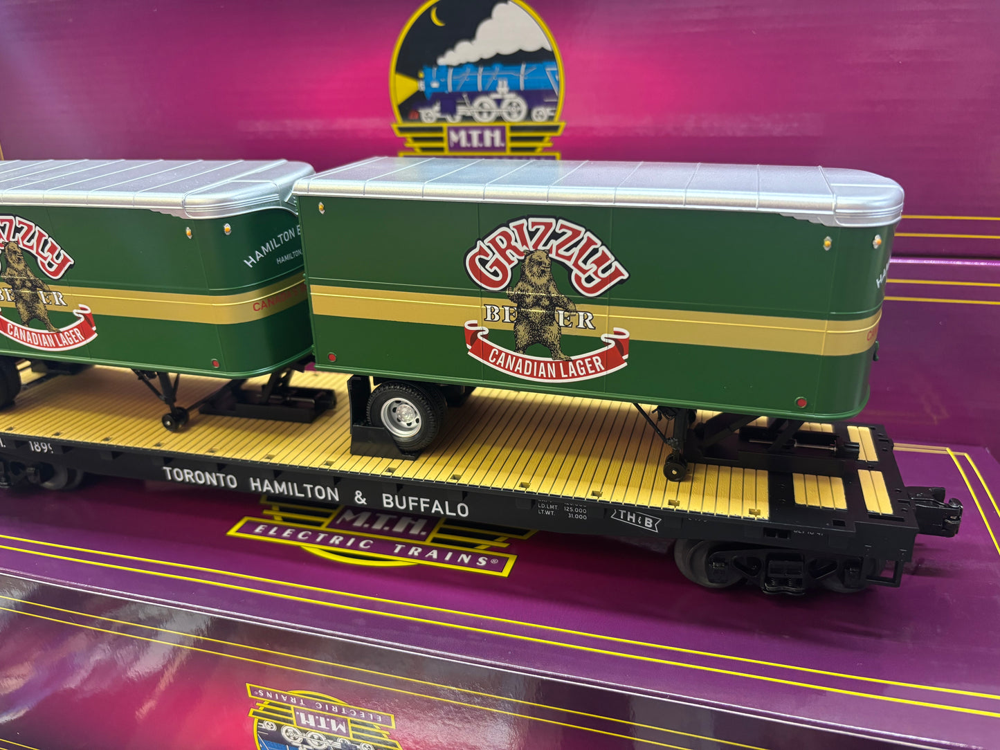 E-Z Catch Custom MTH # 20-95762 Toranto Hamilton & Buffalo Flatcar w/ Grizzly Beer Pup # 1899