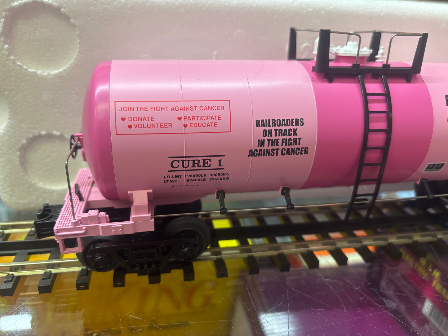 ( Sold Out ) E-Z Catch Custom Cancer Awareness MTH Railking Cure 1 Modern Tank Car