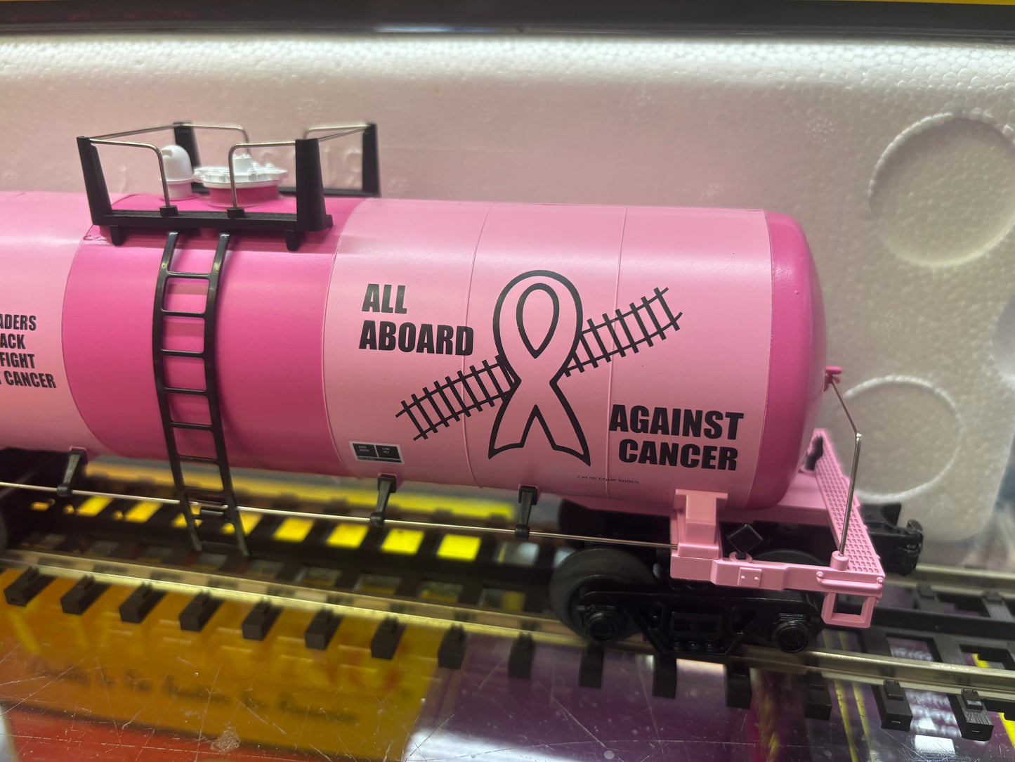 ( Sold Out ) E-Z Catch Custom Cancer Awareness MTH Railking Cure 1 Modern Tank Car