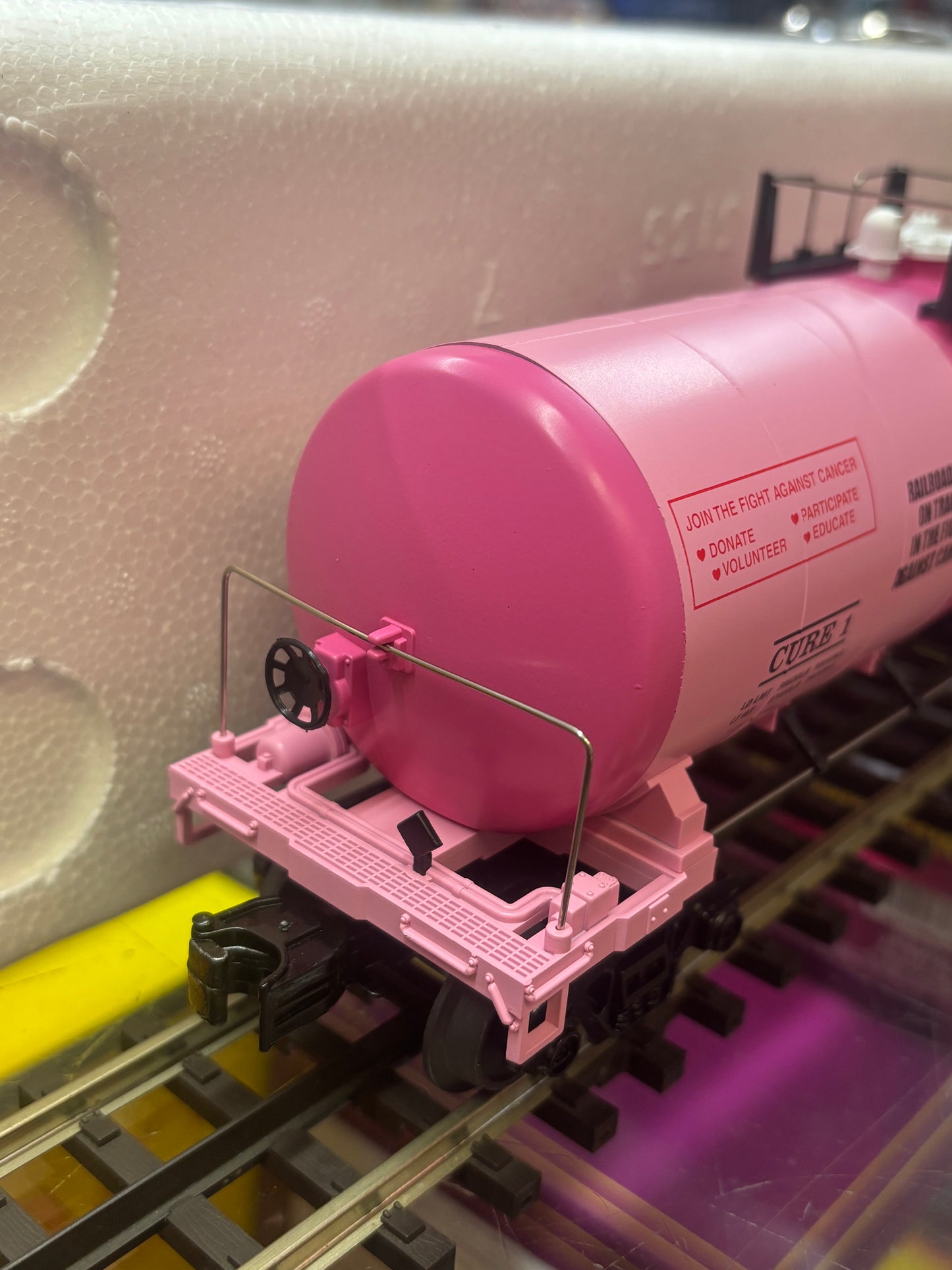 ( Sold Out ) E-Z Catch Custom Cancer Awareness MTH Railking Cure 1 Modern Tank Car