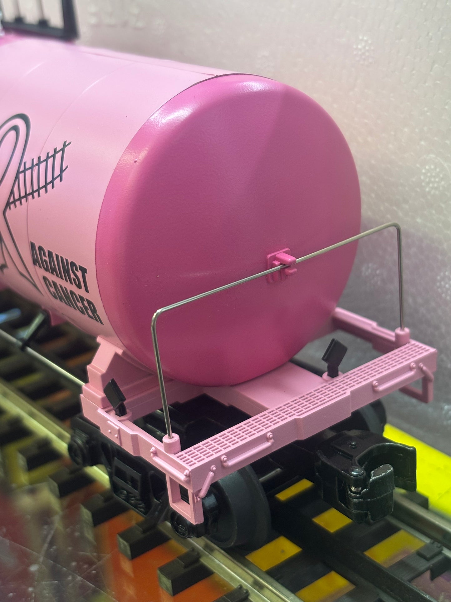 ( Sold Out ) E-Z Catch Custom Cancer Awareness MTH Railking Cure 1 Modern Tank Car