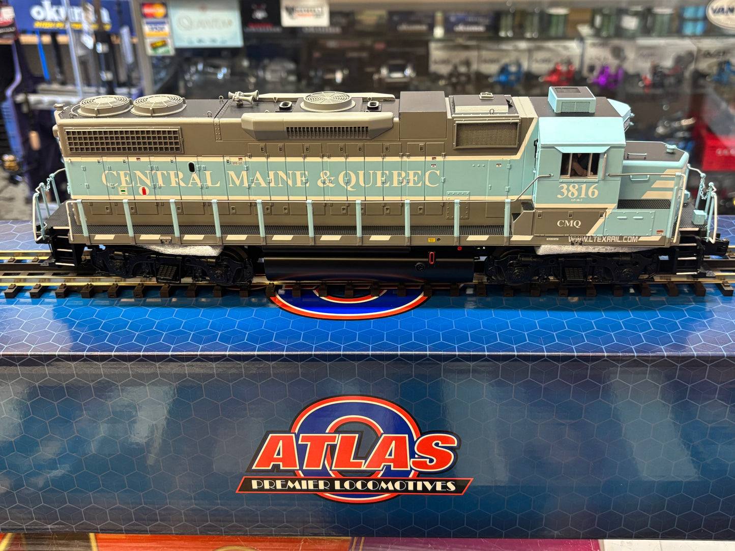 Now IN STOCK ( E-Z Catch Custom Atlas O GP38-3 Central Maine & Quebec Cab # 3816 ( 3-Rail )