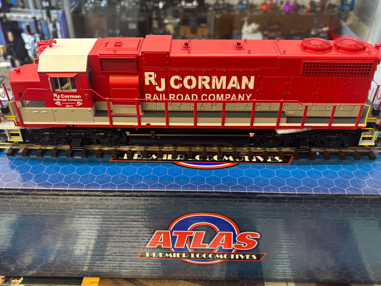 Now IN STOCK ( E-Z Catch RJ Corman GP38-3 Custom Atlas O Premier Cab # 3814 ( 3-rail )