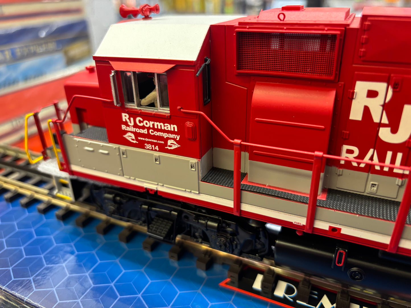 Now IN STOCK ( E-Z Catch RJ Corman GP38-3 Custom Atlas O Premier Cab # 3814 ( 3-rail )