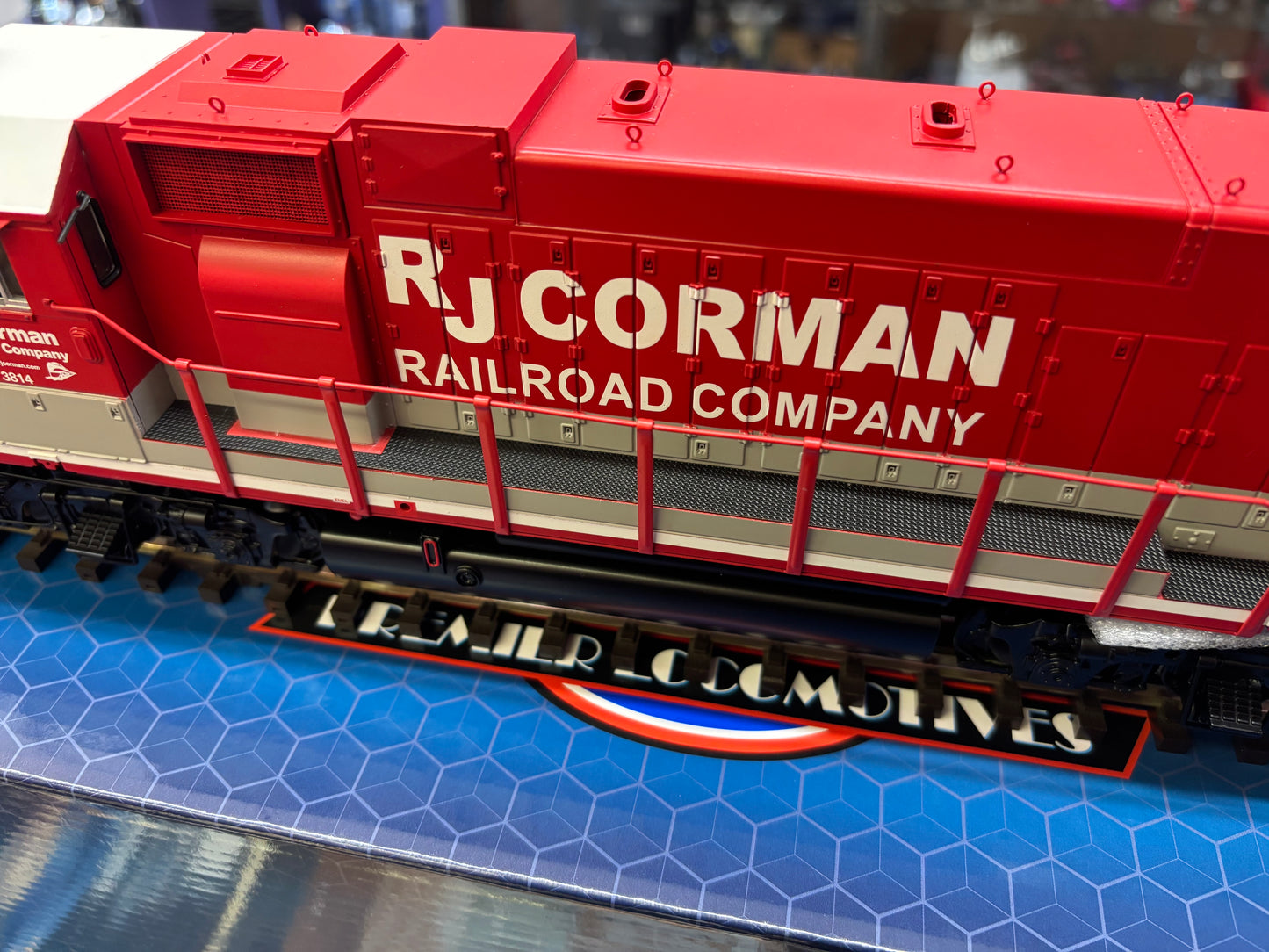 Now IN STOCK ( E-Z Catch RJ Corman GP38-3 Custom Atlas O Premier Cab # 3814 ( 3-rail )