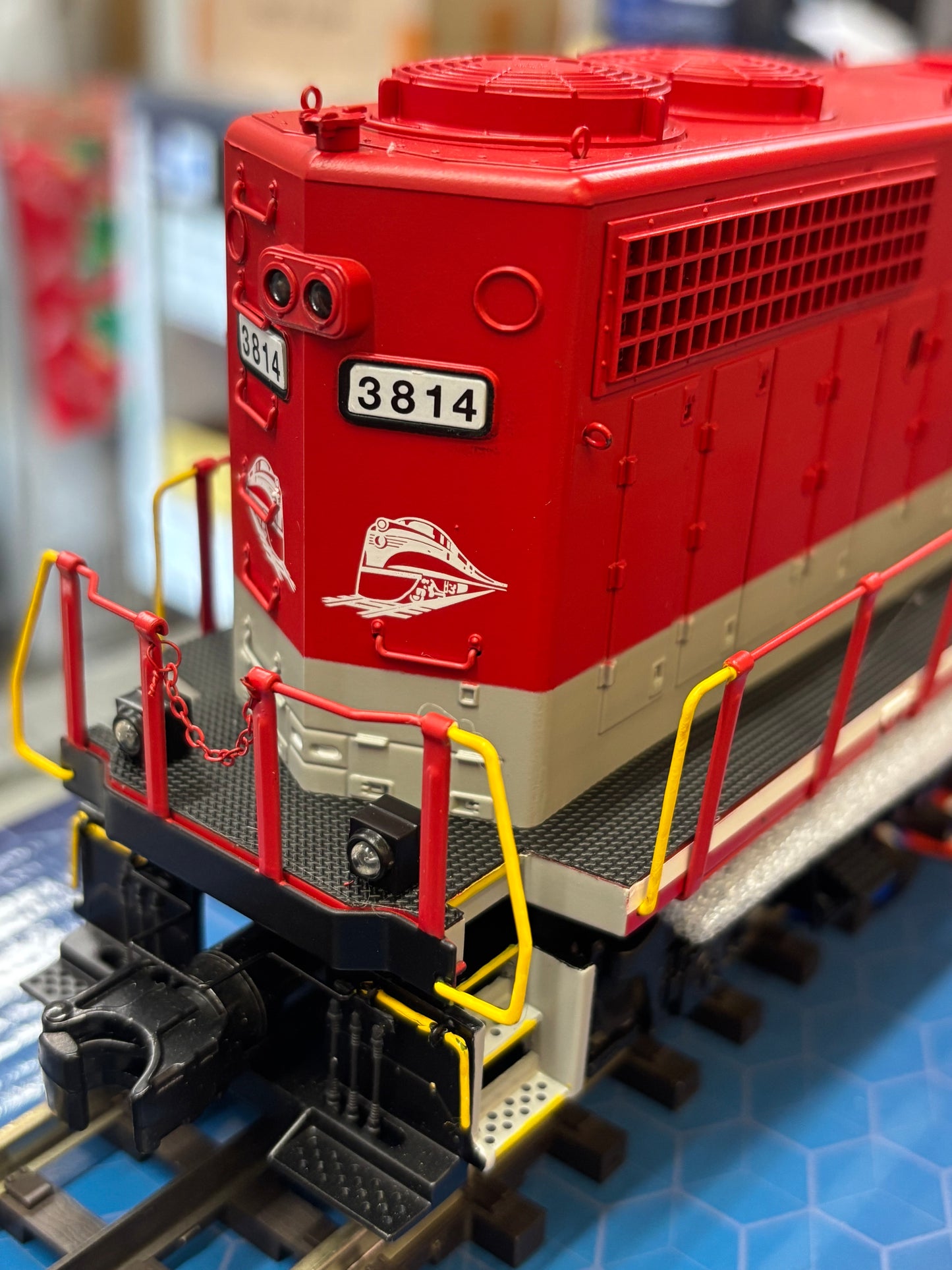 Now IN STOCK ( E-Z Catch RJ Corman GP38-3 Custom Atlas O Premier Cab # 3814 ( 3-rail )