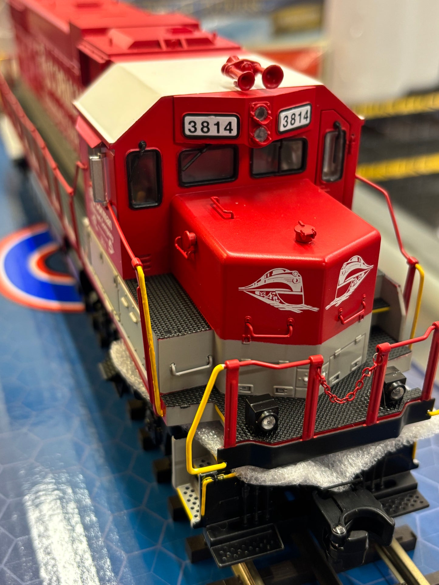 Now IN STOCK ( E-Z Catch RJ Corman GP38-3 Custom Atlas O Premier Cab # 3814 ( 3-rail )