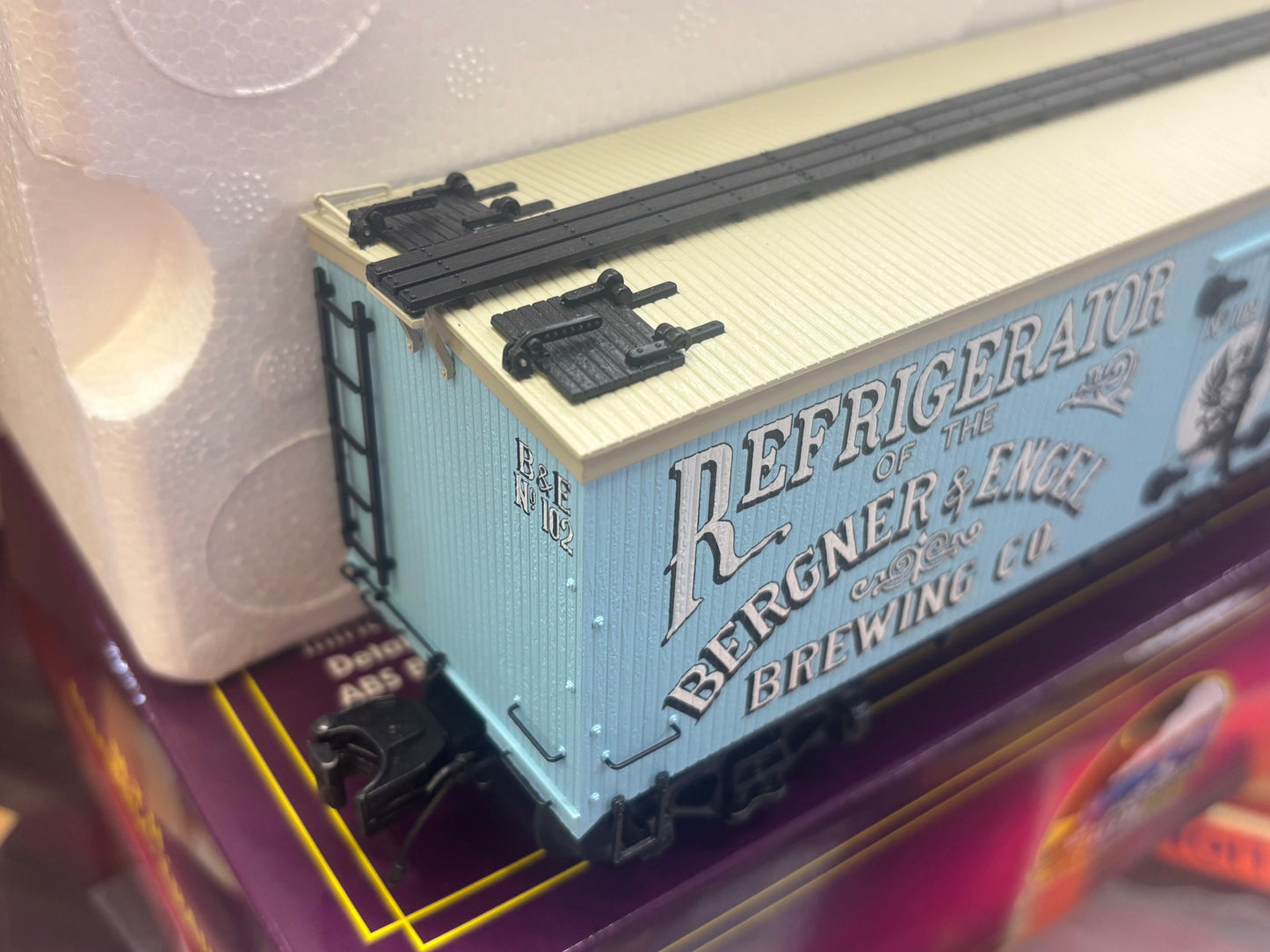 ( Sold out ) E-Z Catch Exclusive Custom Run MTH Premier O Scale # 20-94711 Bergner & Engel 36' Woodsided Reefer # 102