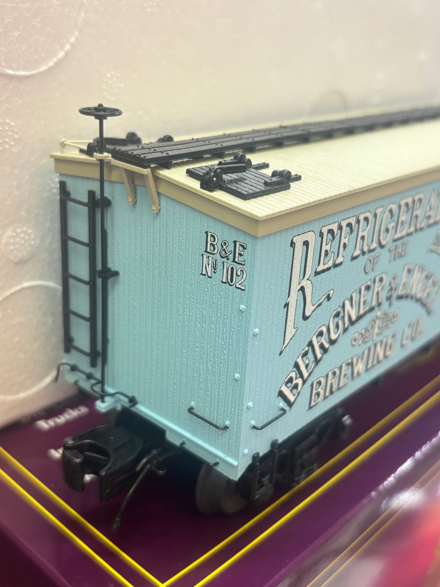 ( Sold out ) E-Z Catch Exclusive Custom Run MTH Premier O Scale # 20-94711 Bergner & Engel 36' Woodsided Reefer # 102