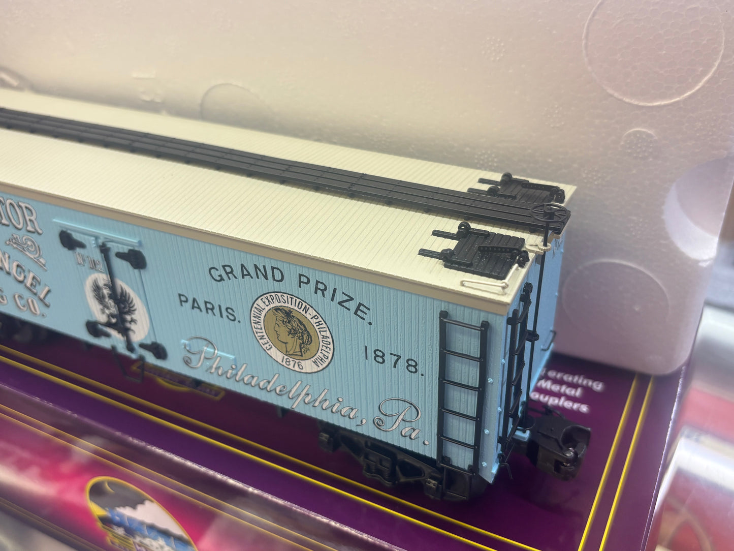 ( Sold out ) E-Z Catch Exclusive Custom Run MTH Premier O Scale # 20-94711 Bergner & Engel 36' Woodsided Reefer # 102